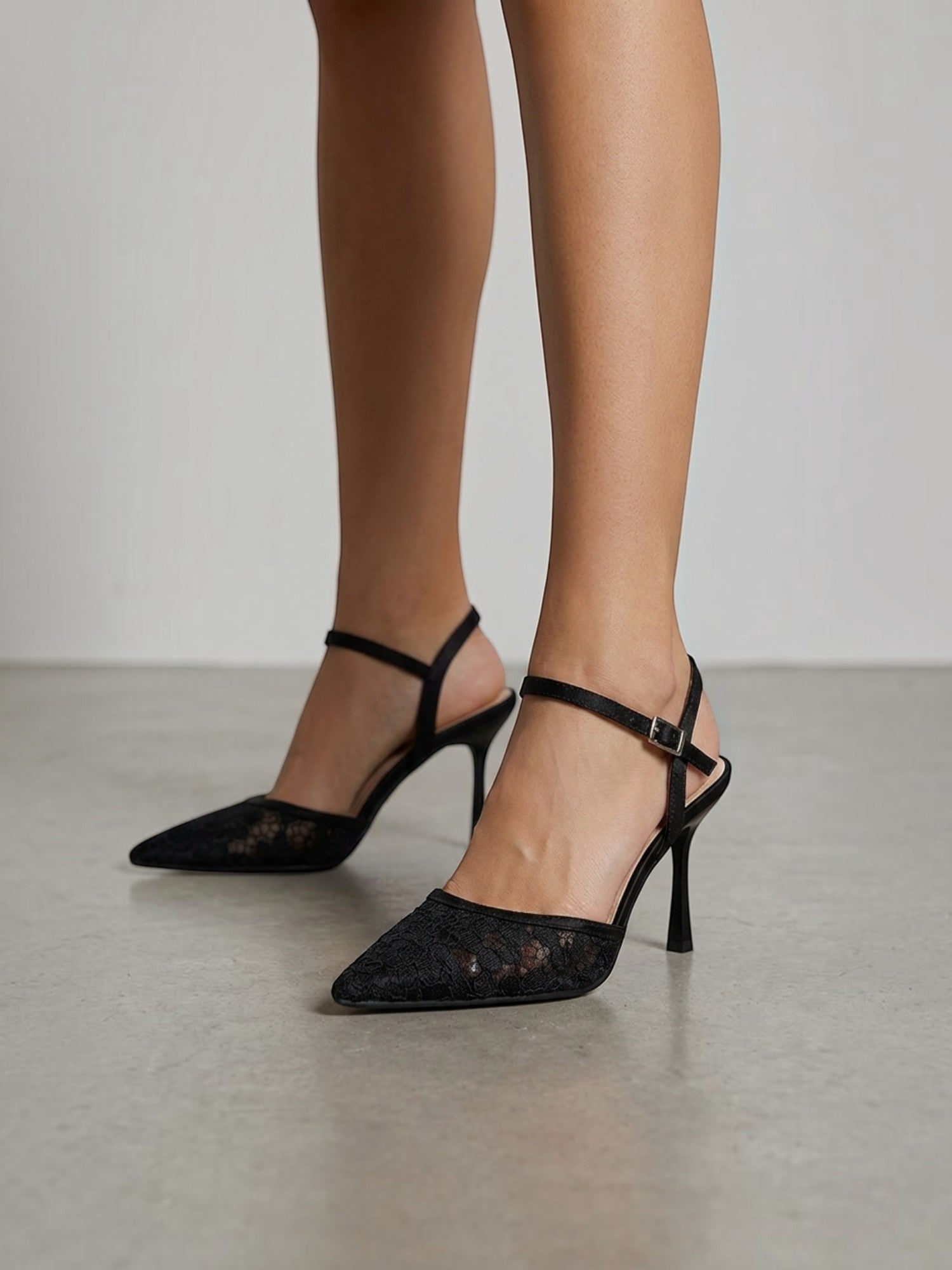 Jessara Spitzen Slingback Pumps