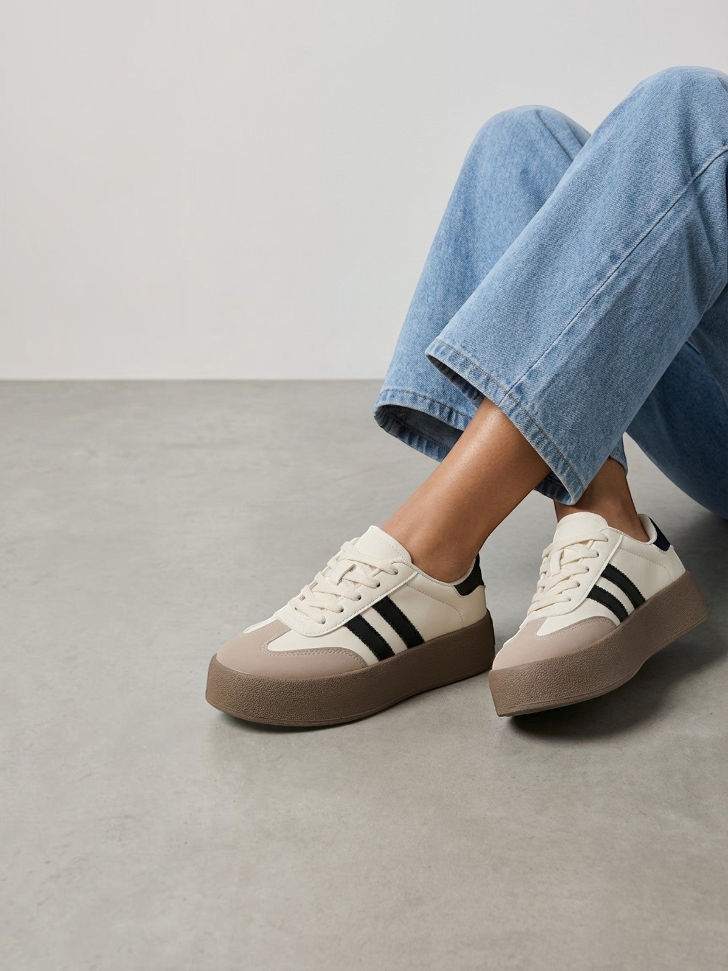 Iscella Plateau Sneaker mit Streifendetail