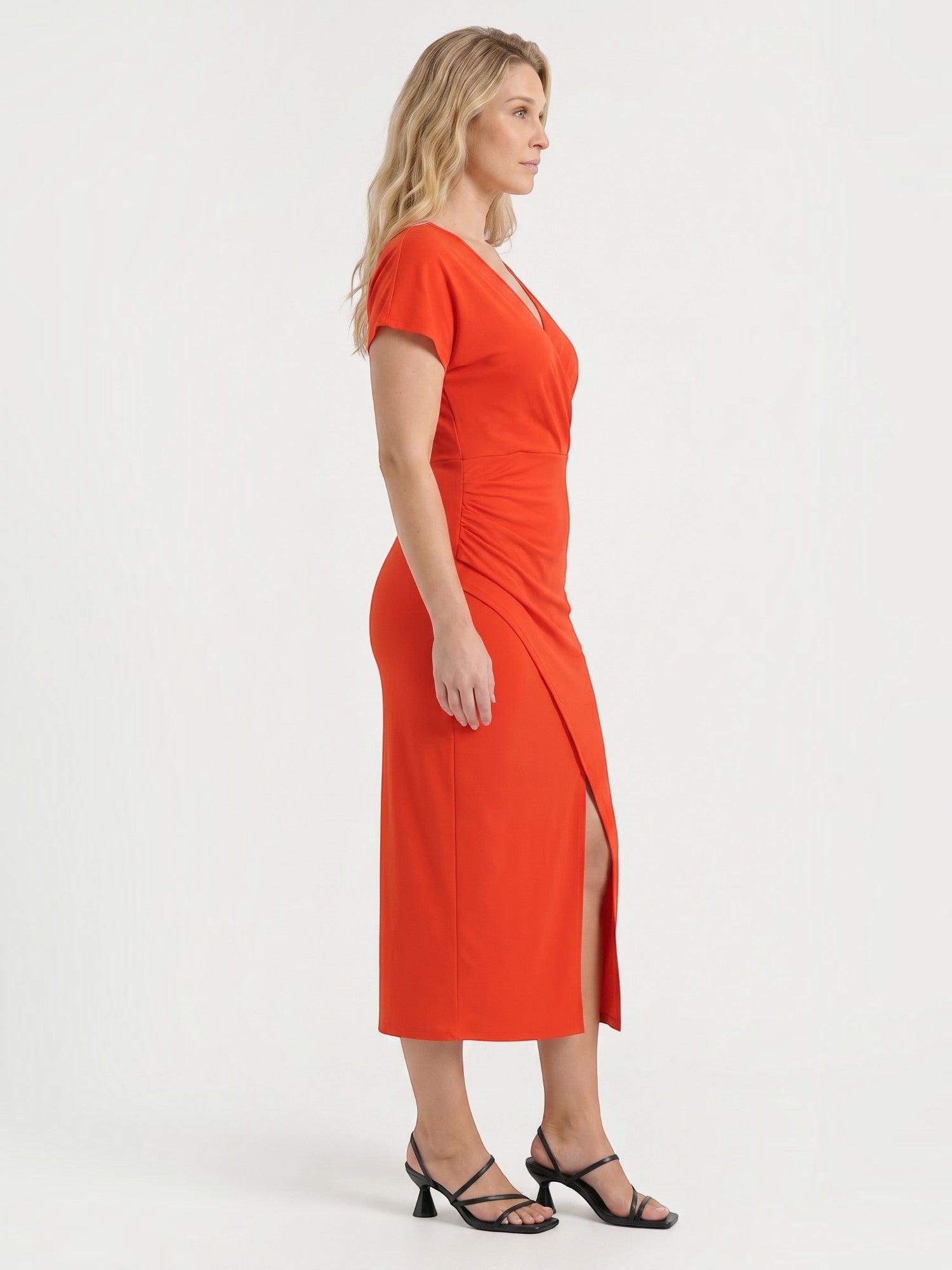 Raina Wickel-Midikleid mit V-Ausschnitt