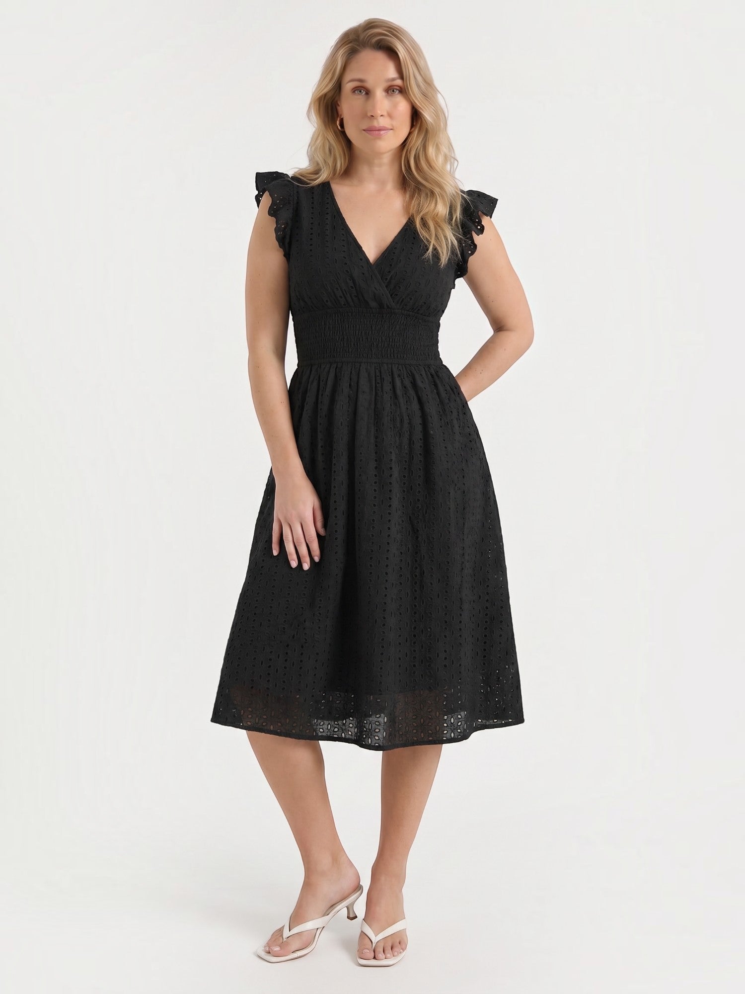 Florence Midikleid mit Lochstickerei und Rüschenträgern