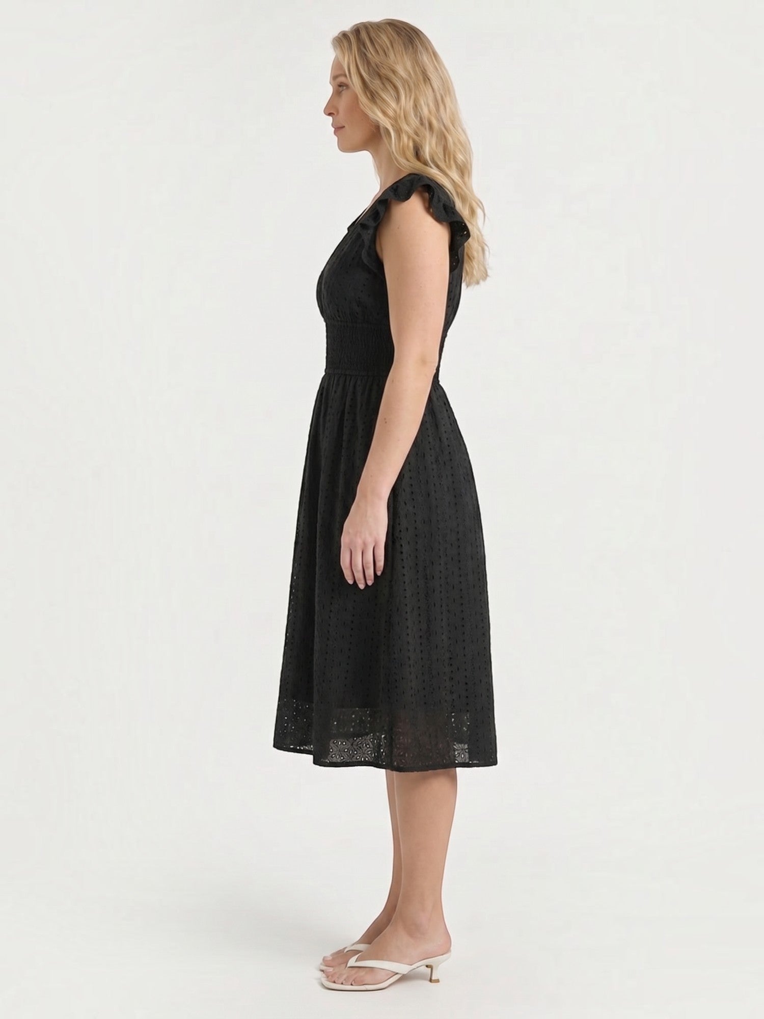 Florence Midikleid mit Lochstickerei und Rüschenträgern