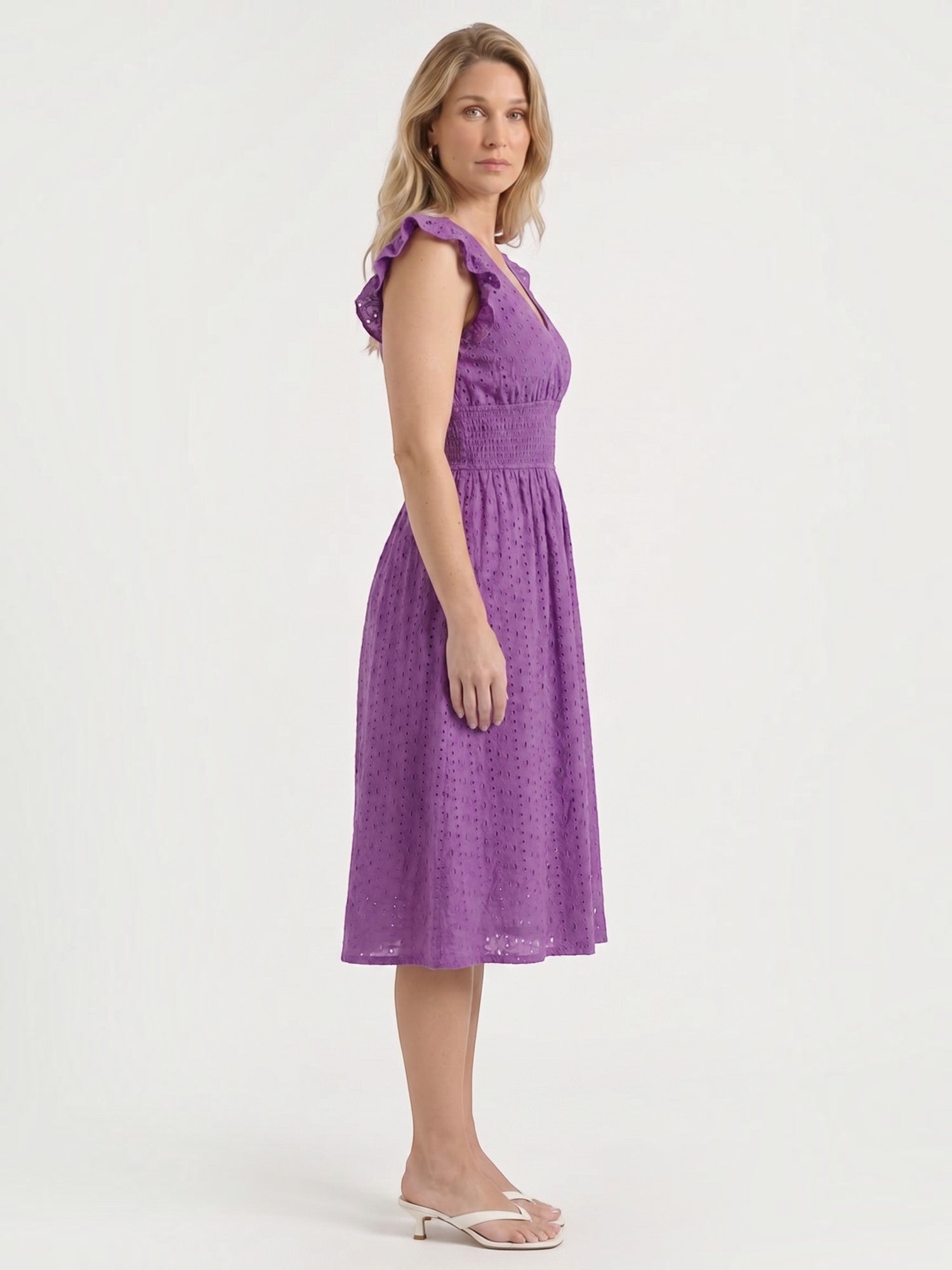 Florence Midikleid mit Lochstickerei und Rüschenträgern