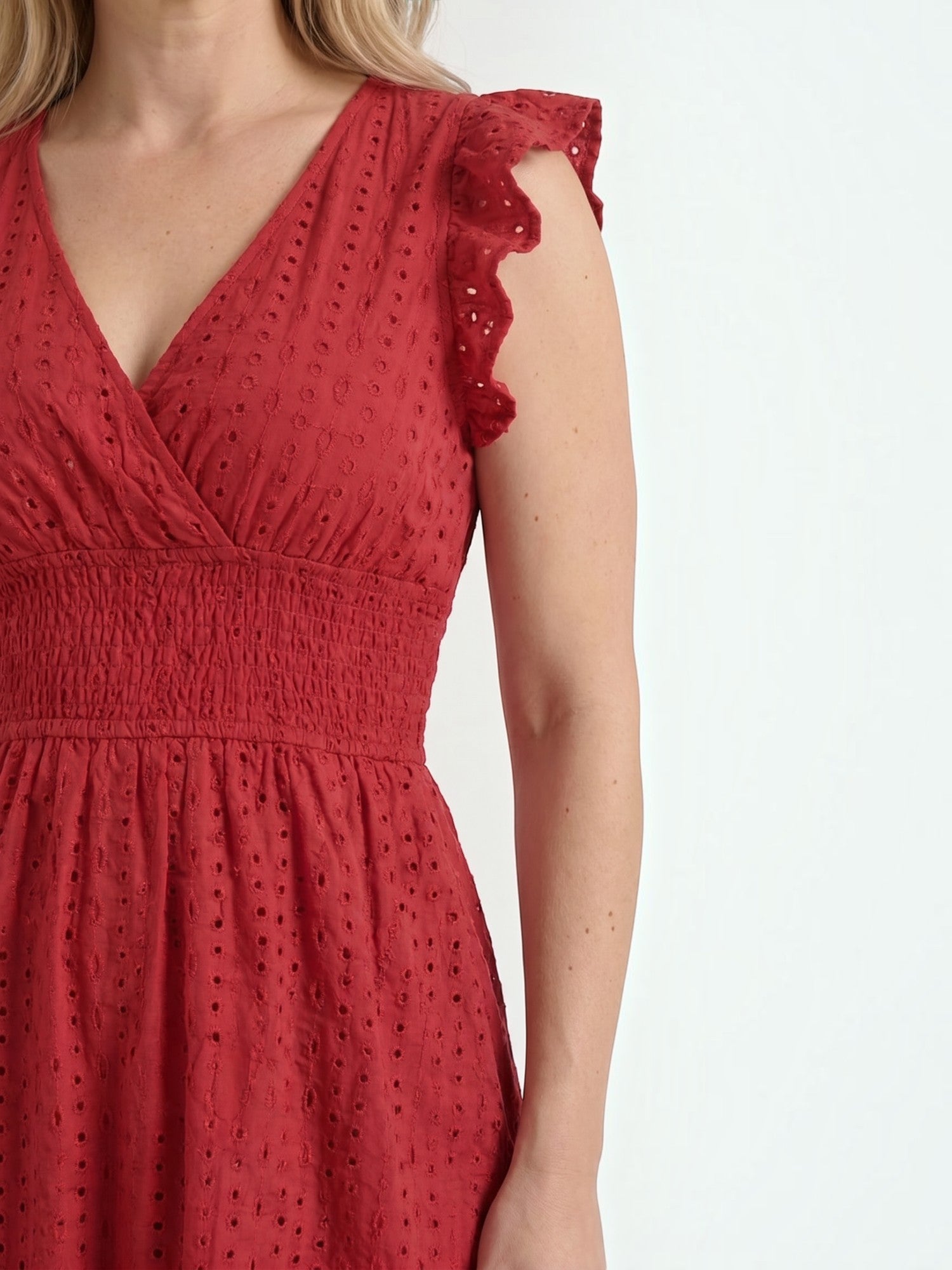 Florence Midikleid mit Lochstickerei und Rüschenträgern