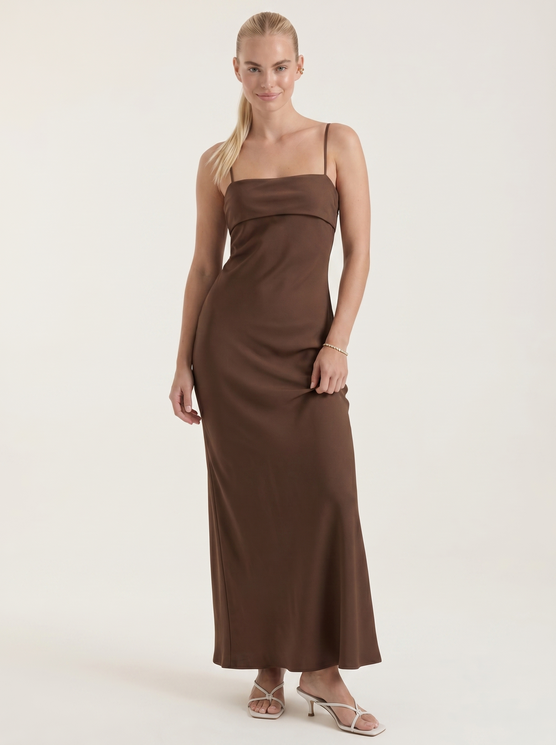 Dale Maxikleid mit Spaghettiträgern und schmaler Linie