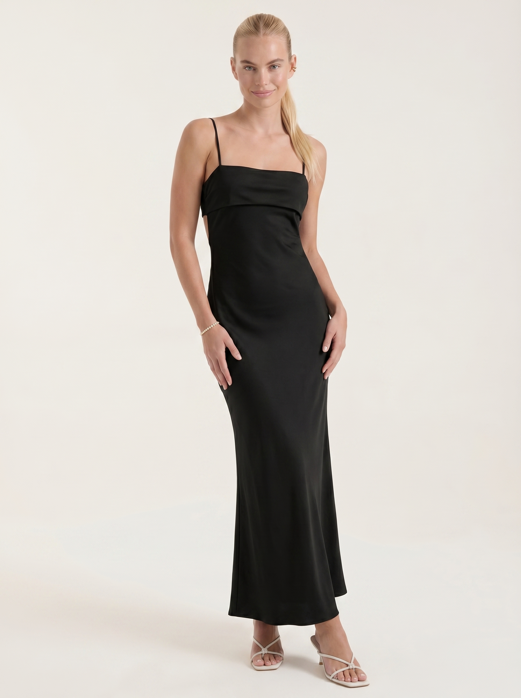 Dale Maxikleid mit Spaghettiträgern und schmaler Linie