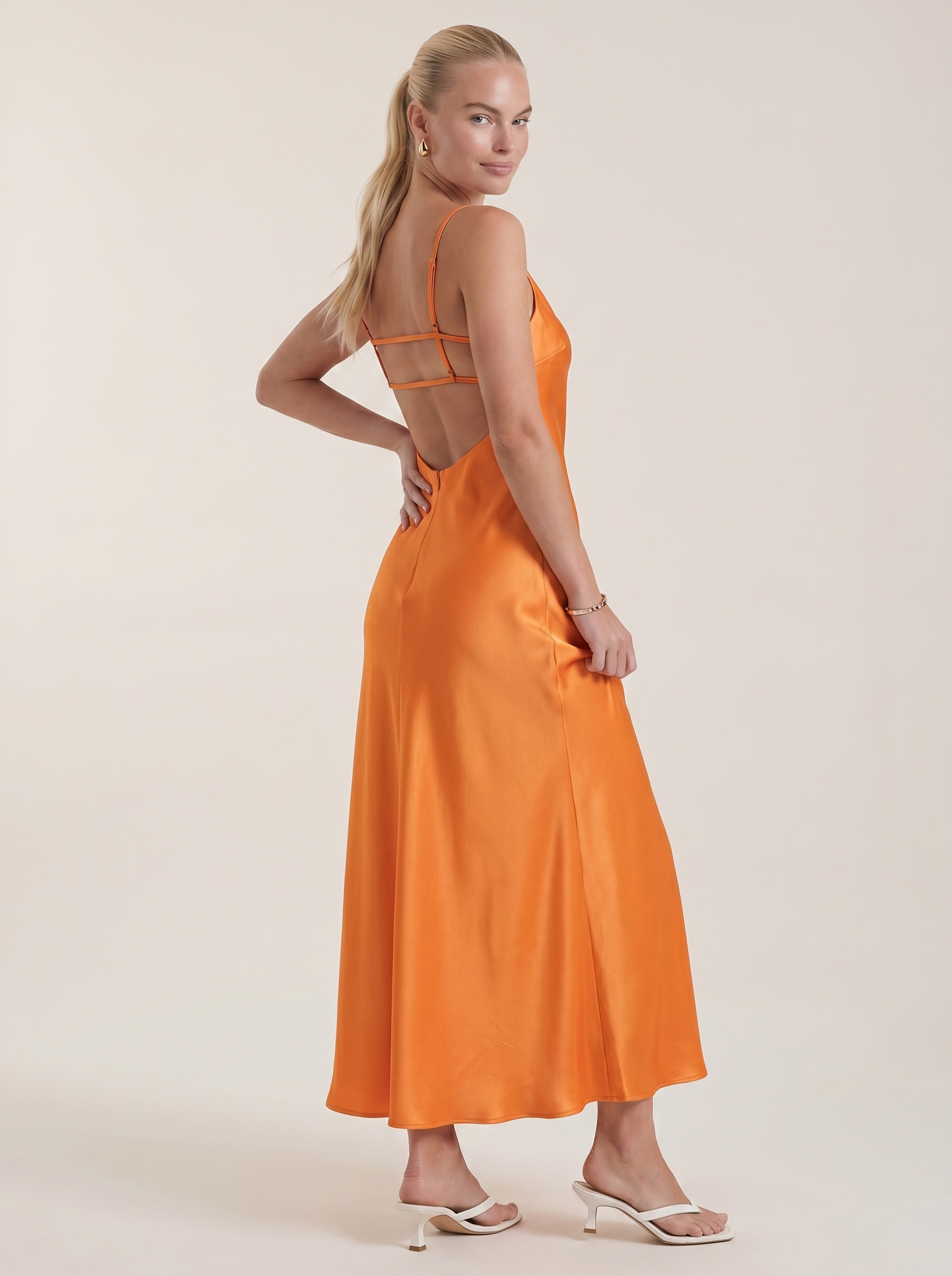 Bianca Maxikleid mit V-Ausschnitt und Spaghettiträgern