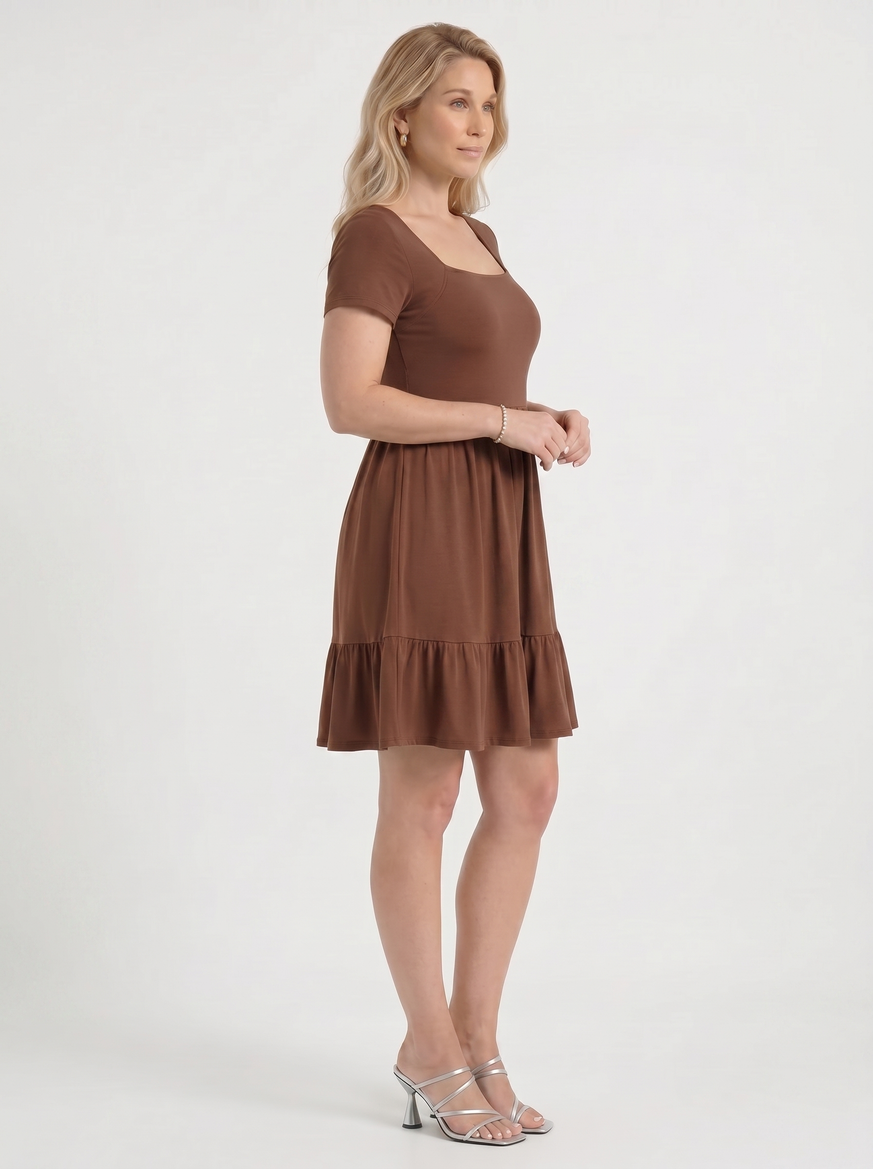 Wanda Minikleid mit Karree-Ausschnitt und Stufenrock