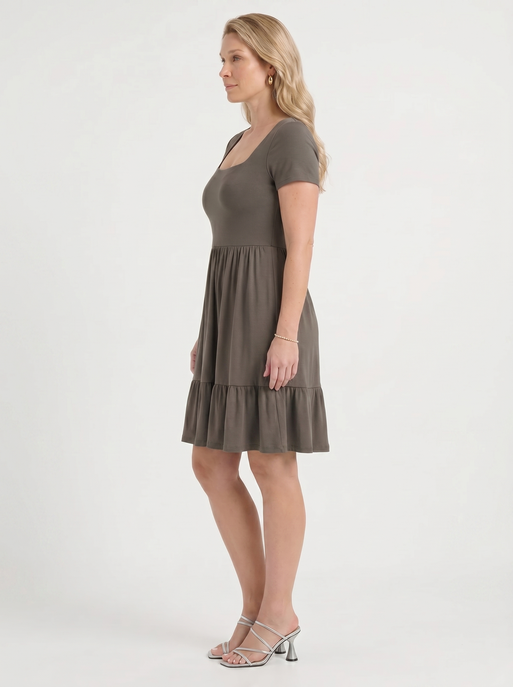 Wanda Minikleid mit Karree-Ausschnitt und Stufenrock