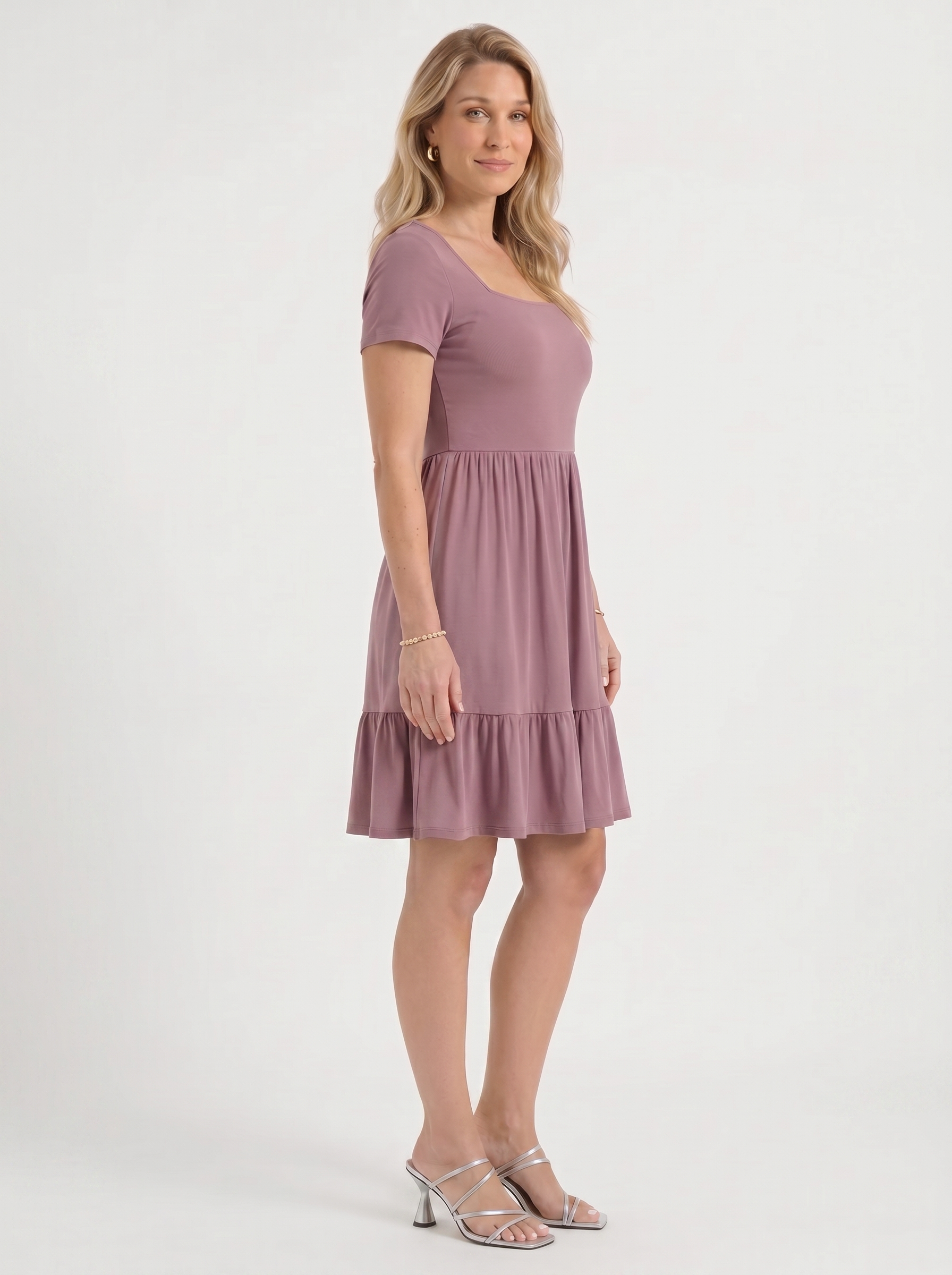 Wanda Minikleid mit Karree-Ausschnitt und Stufenrock