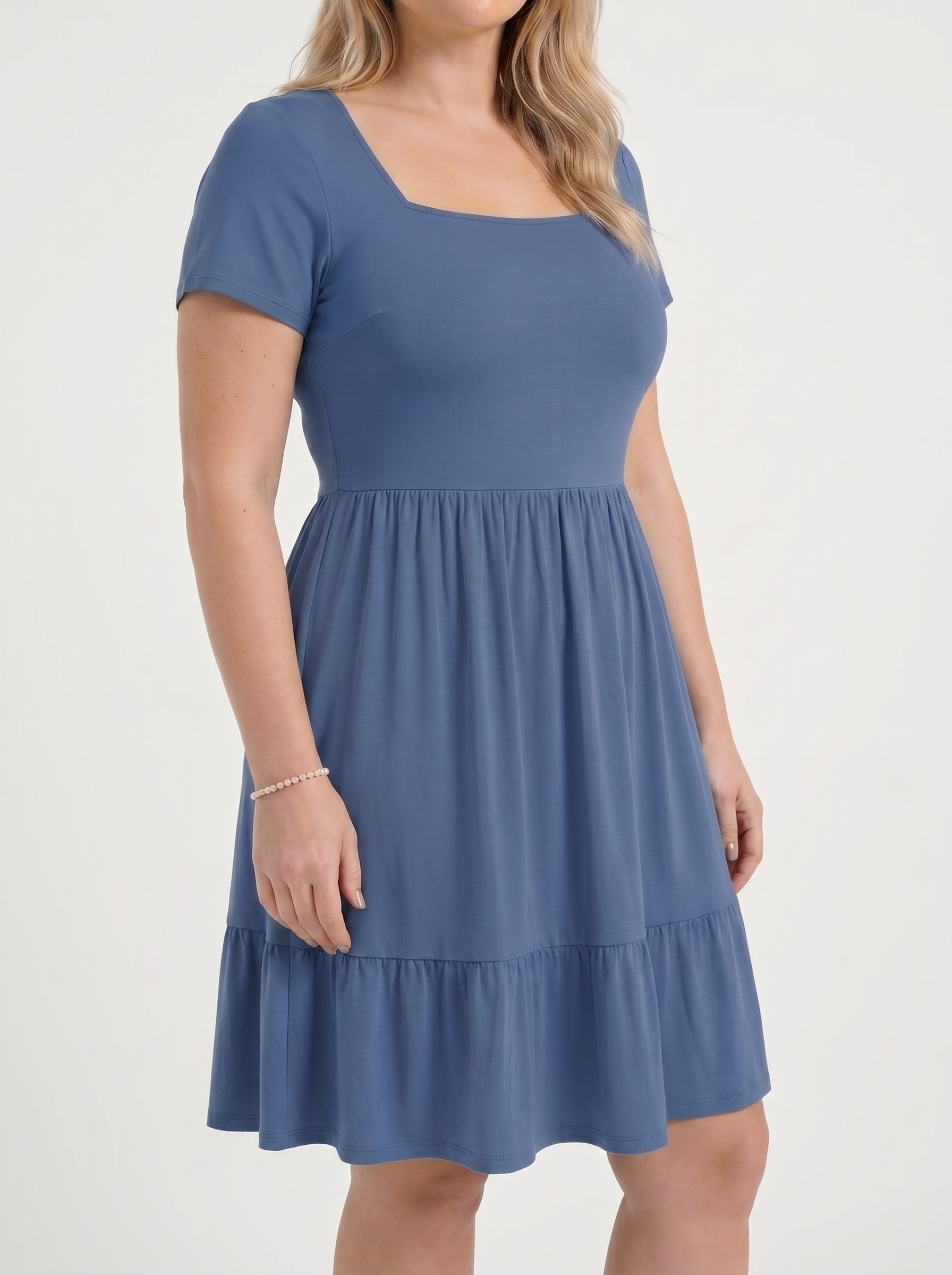 Wanda Minikleid mit Karree-Ausschnitt und Stufenrock