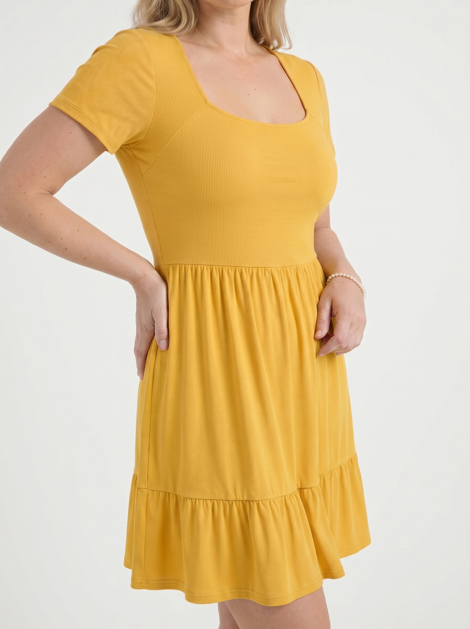 Wanda Minikleid mit Karree-Ausschnitt und Stufenrock