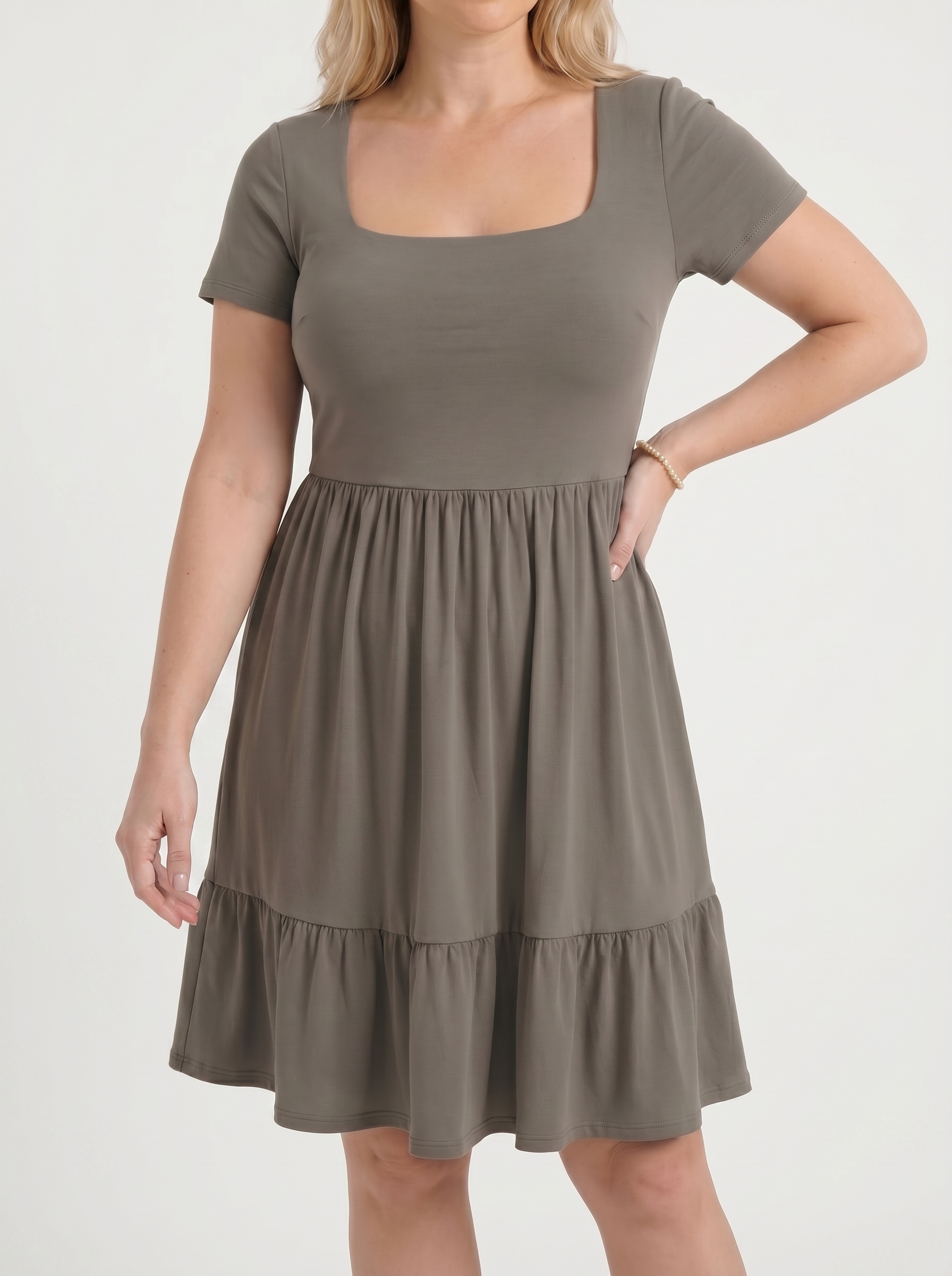 Wanda Minikleid mit Karree-Ausschnitt und Stufenrock