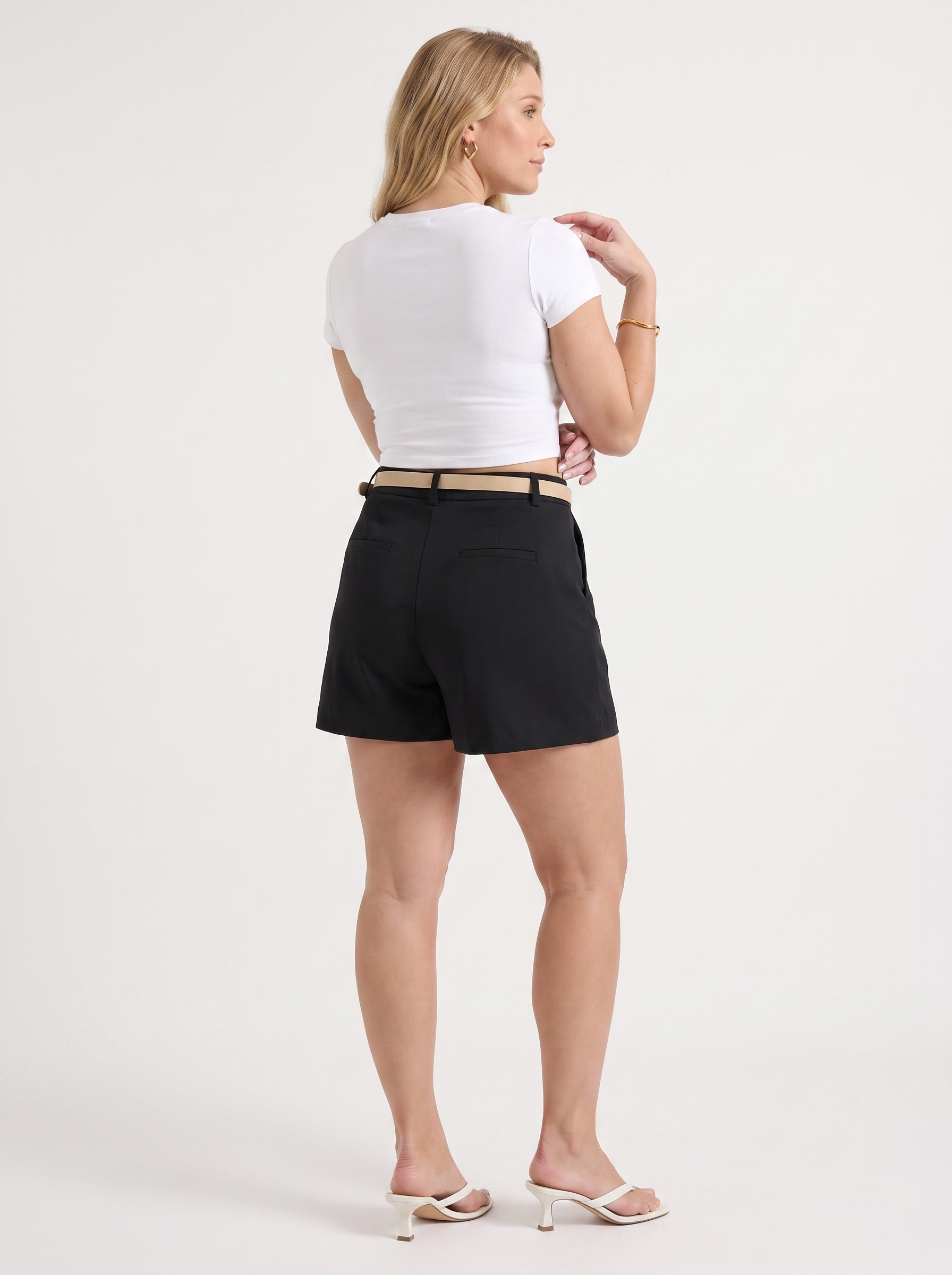 Lucia Shorts mit Gürtel