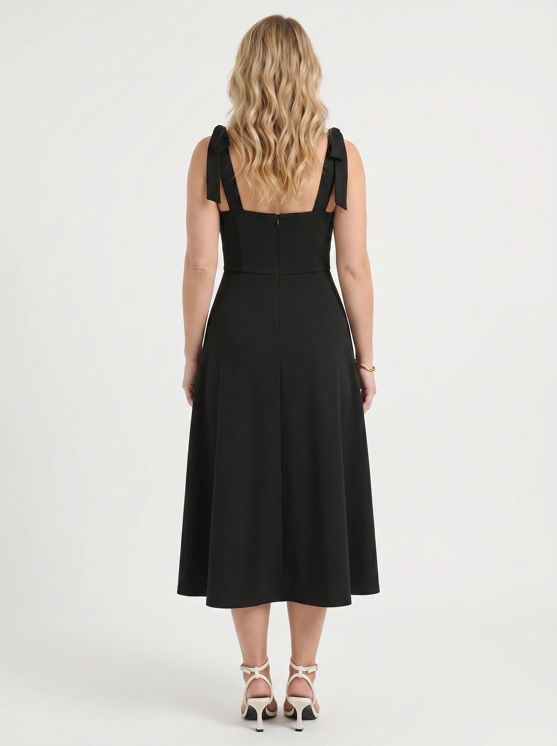 Lanie Midikleid mit Herzausschnitt und Bindeträgern