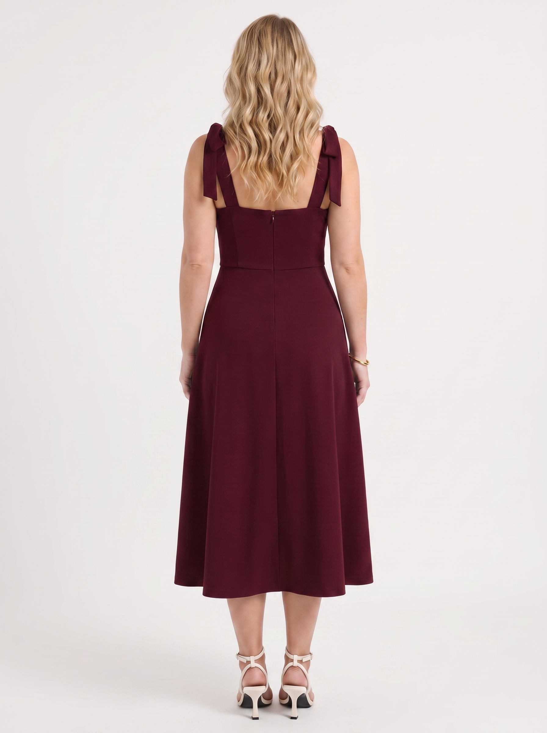 Lanie Midikleid mit Herzausschnitt und Bindeträgern