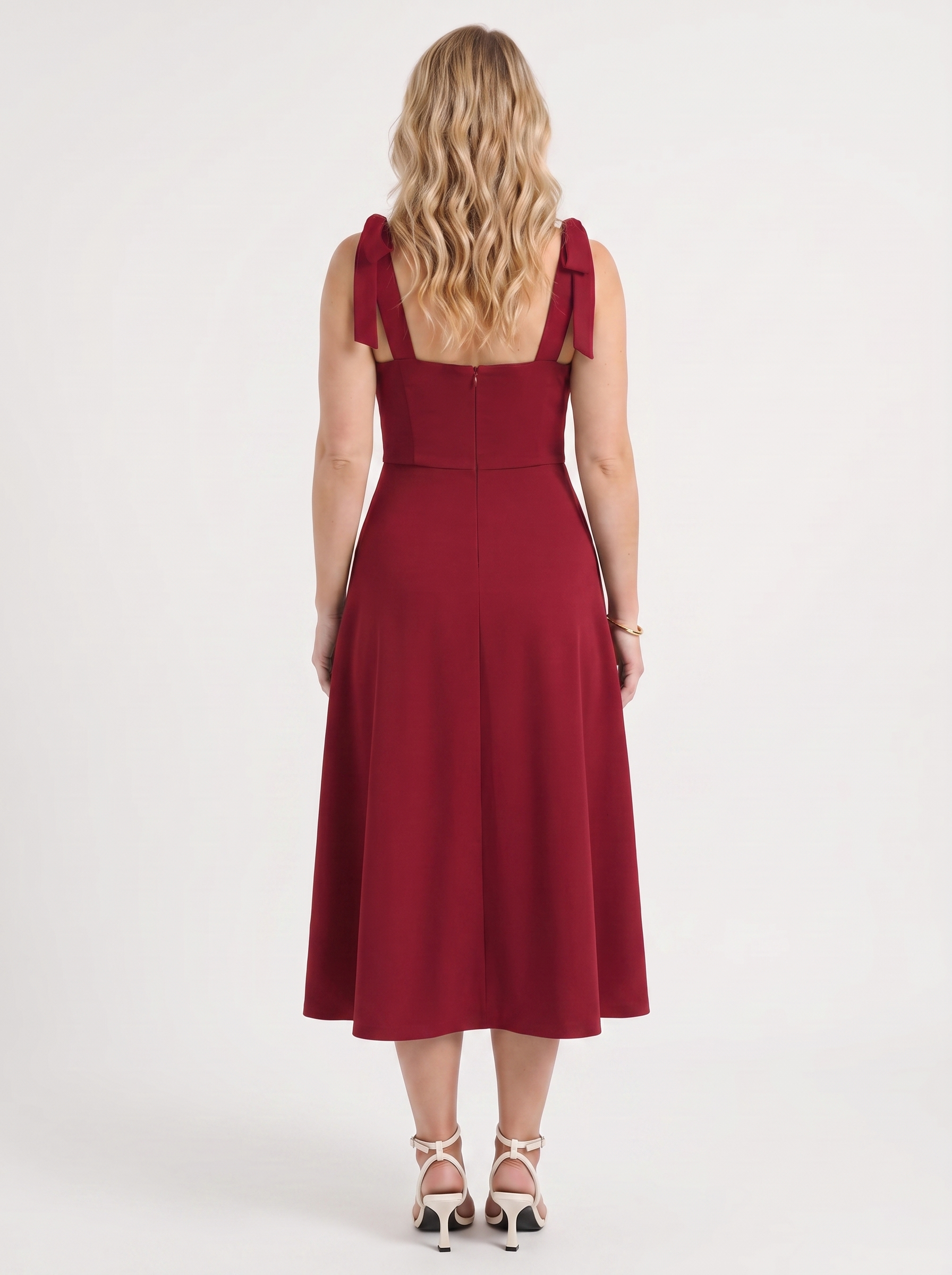 Lanie Midikleid mit Herzausschnitt und Bindeträgern