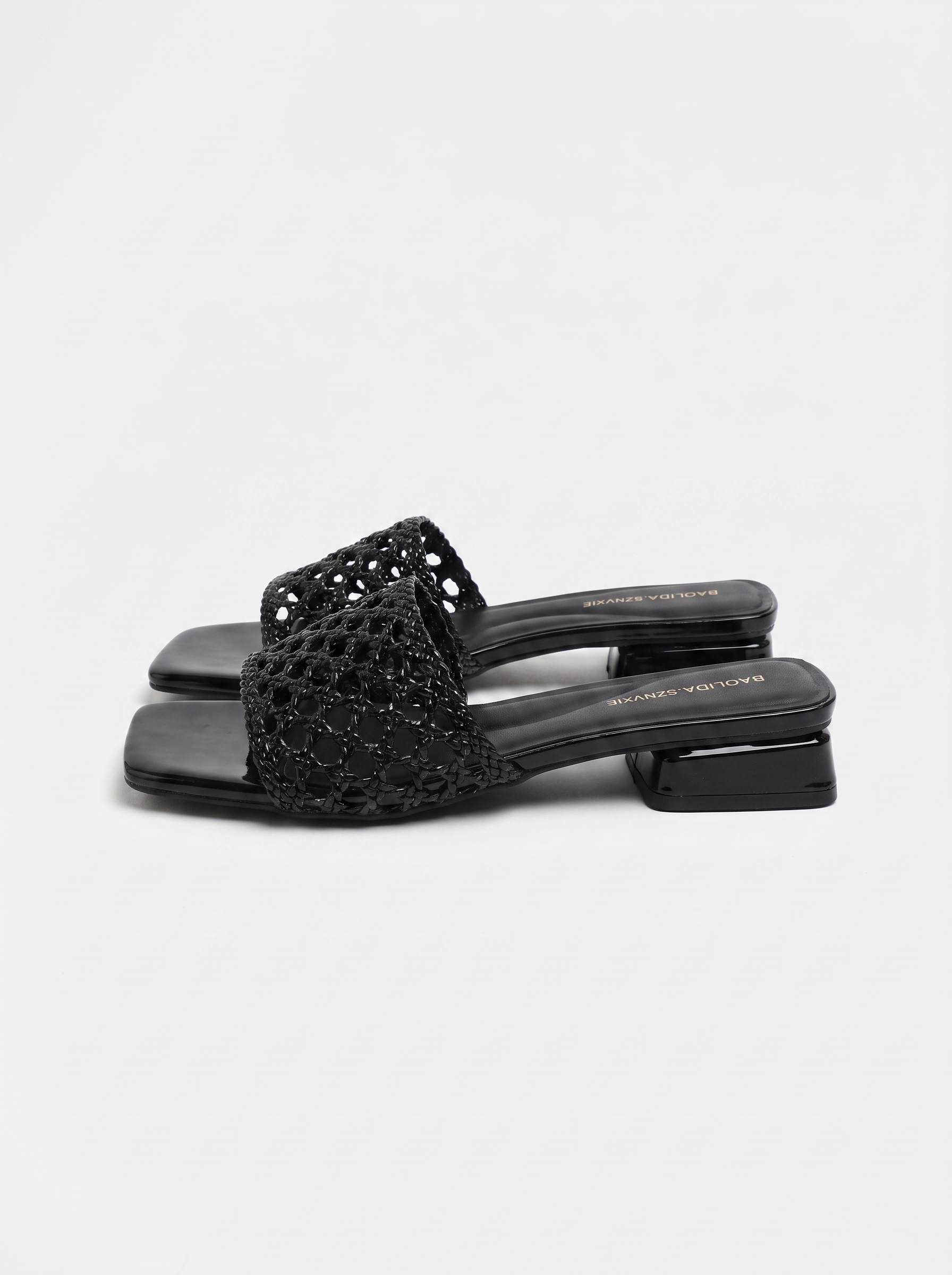 Summer Mules mit geflochtenem Riemen