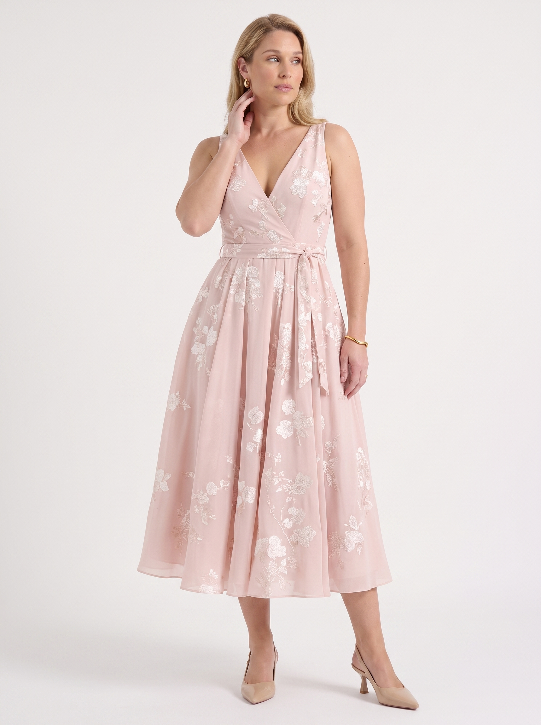 Cassie Midikleid in Wickeloptik mit floralem Muster