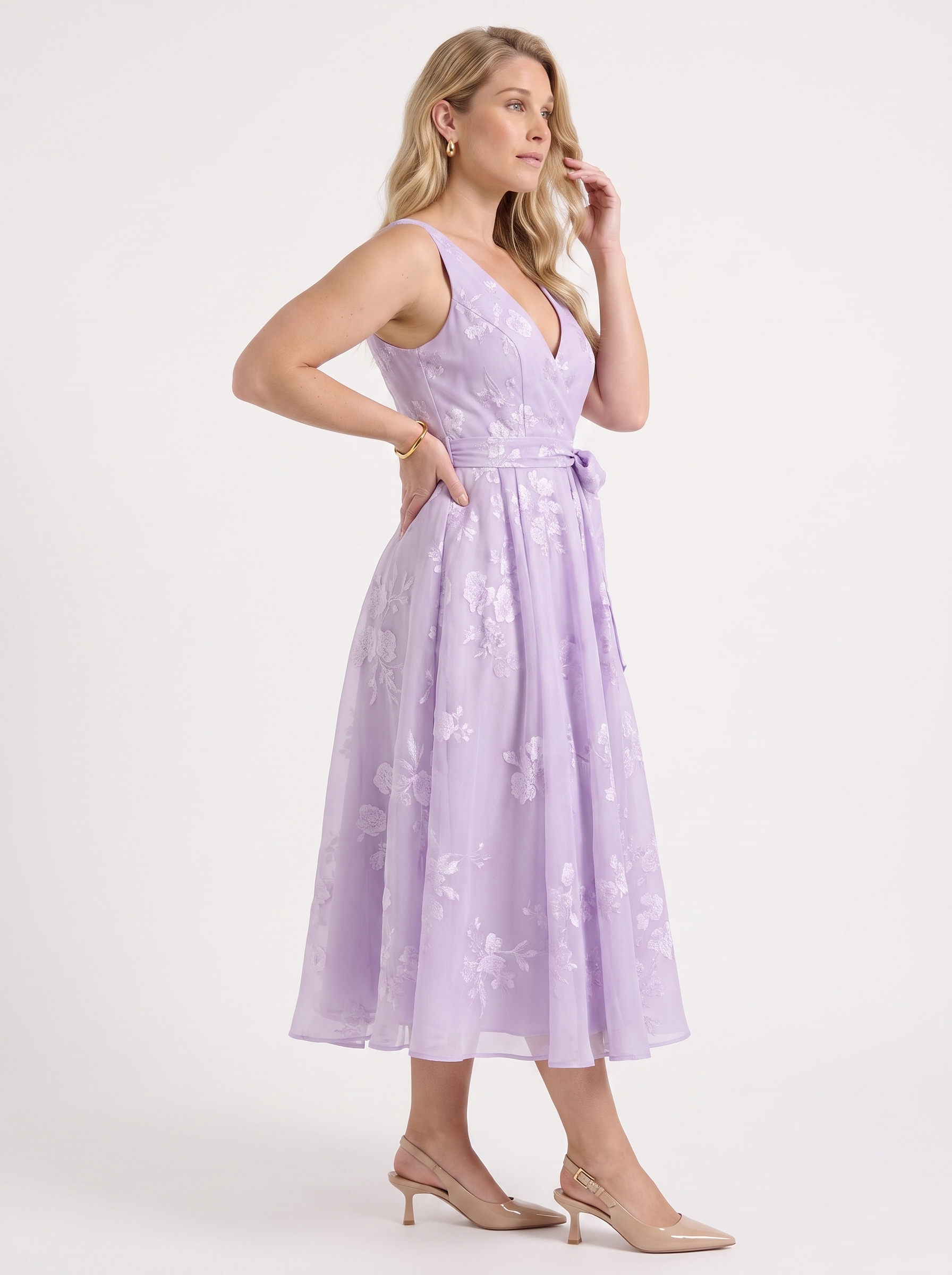 Cassie Midikleid in Wickeloptik mit floralem Muster