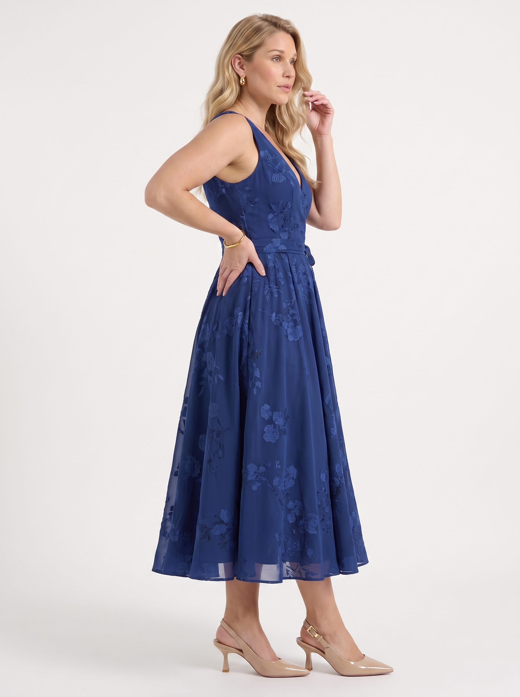 Cassie Midikleid in Wickeloptik mit floralem Muster