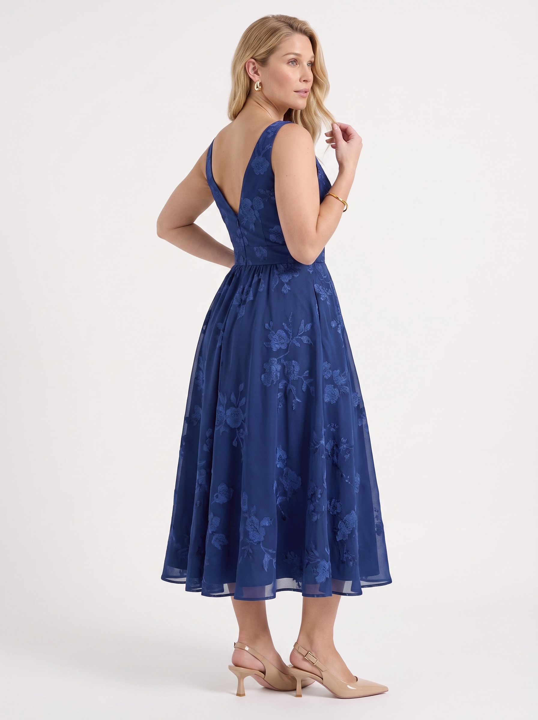 Cassie Midikleid in Wickeloptik mit floralem Muster