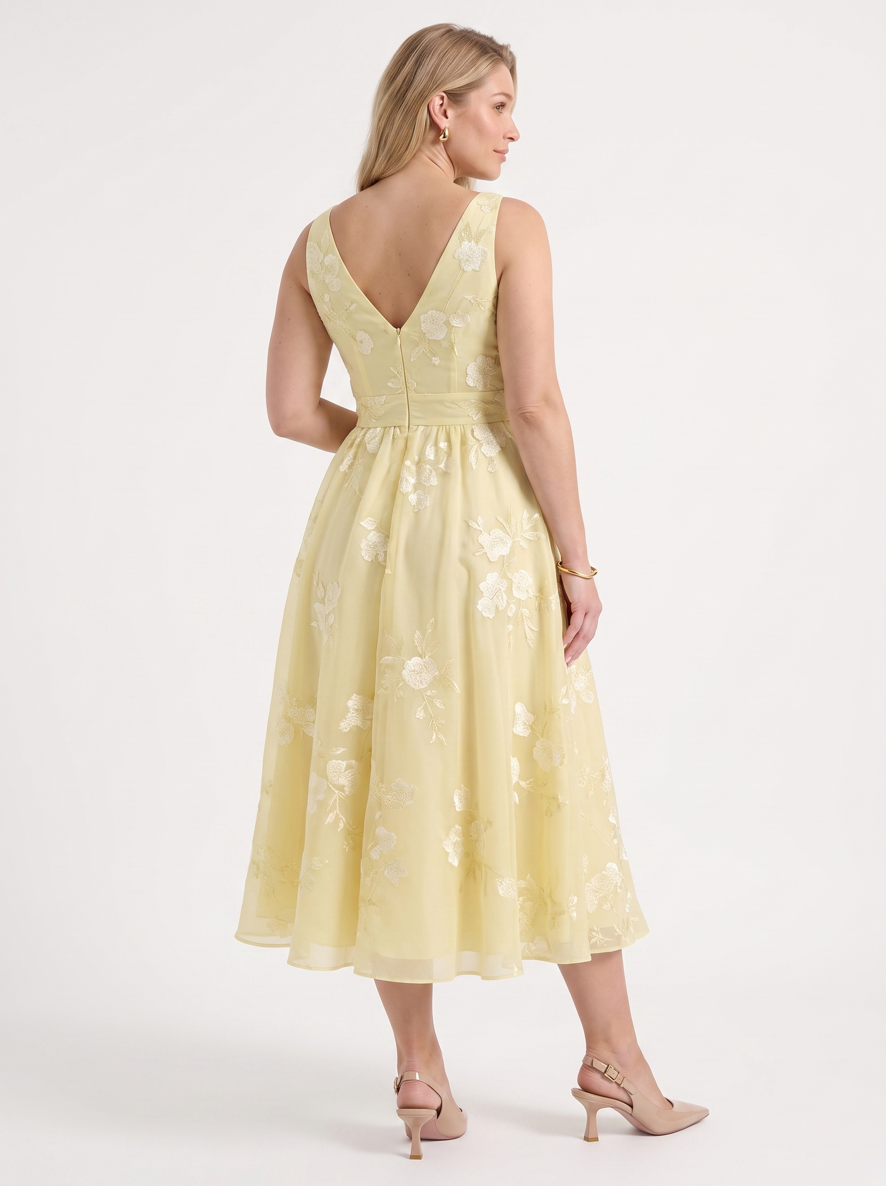 Cassie Midikleid in Wickeloptik mit floralem Muster