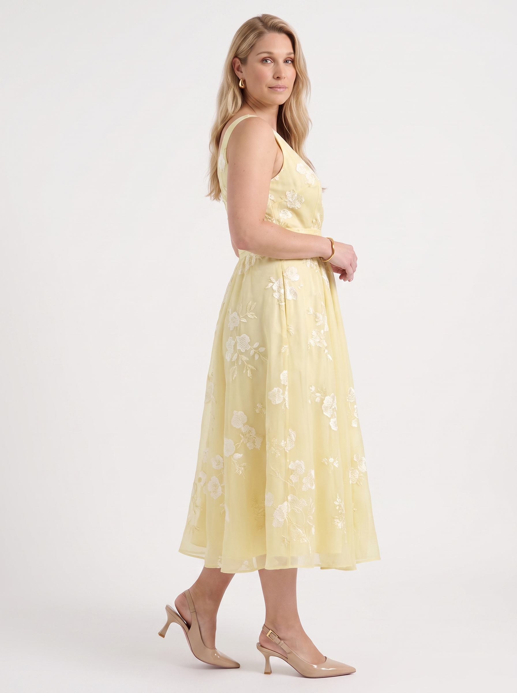 Cassie Midikleid in Wickeloptik mit floralem Muster