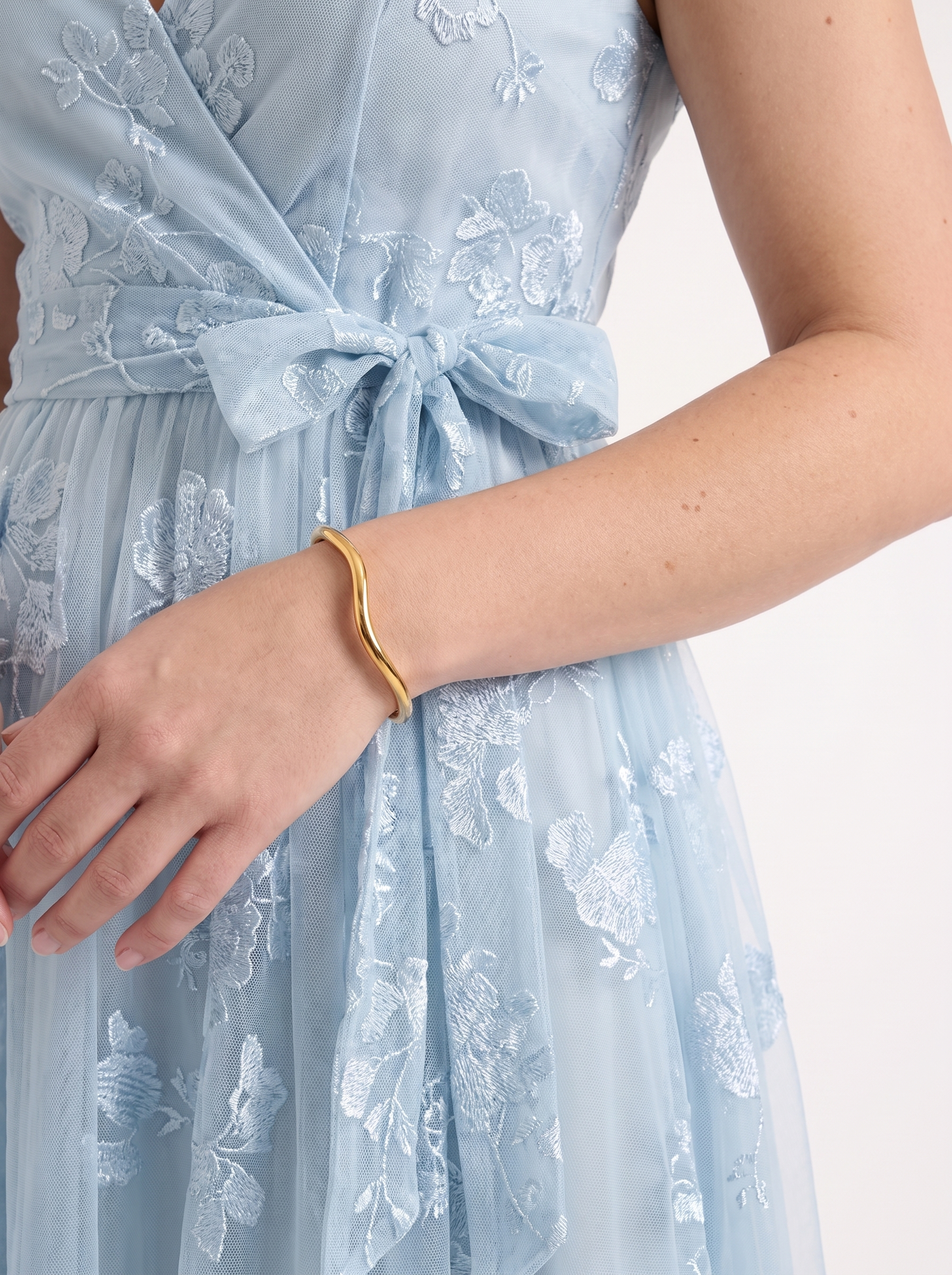 Cassie Midikleid in Wickeloptik mit floralem Muster