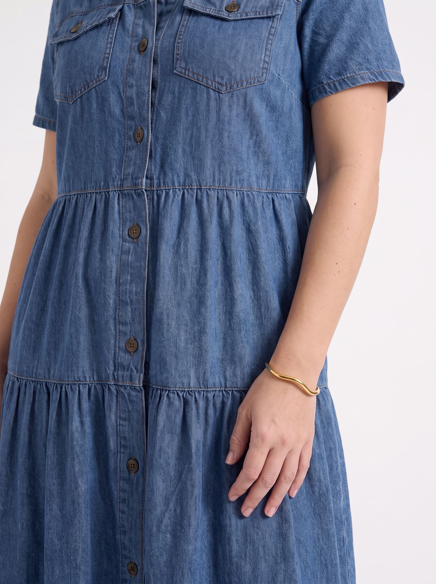 Kesia Gestuftes Midi-Hemdblusenkleid