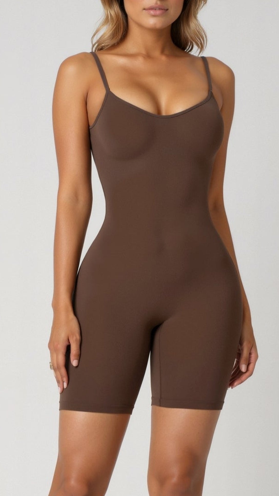 Bodysuit zur Rumpfformung bis zur Mitte des Oberschenkels