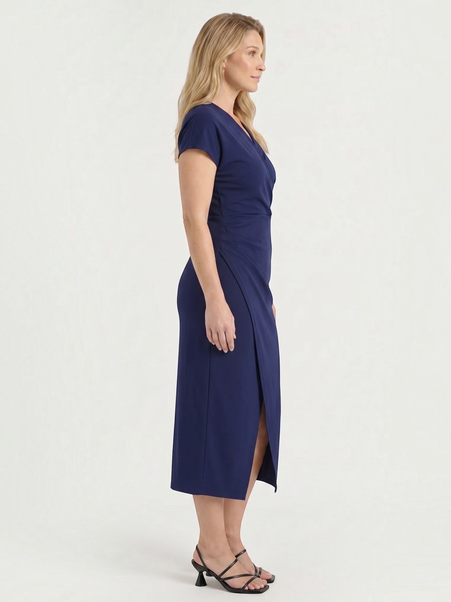 Raina Wickel-Midikleid mit V-Ausschnitt