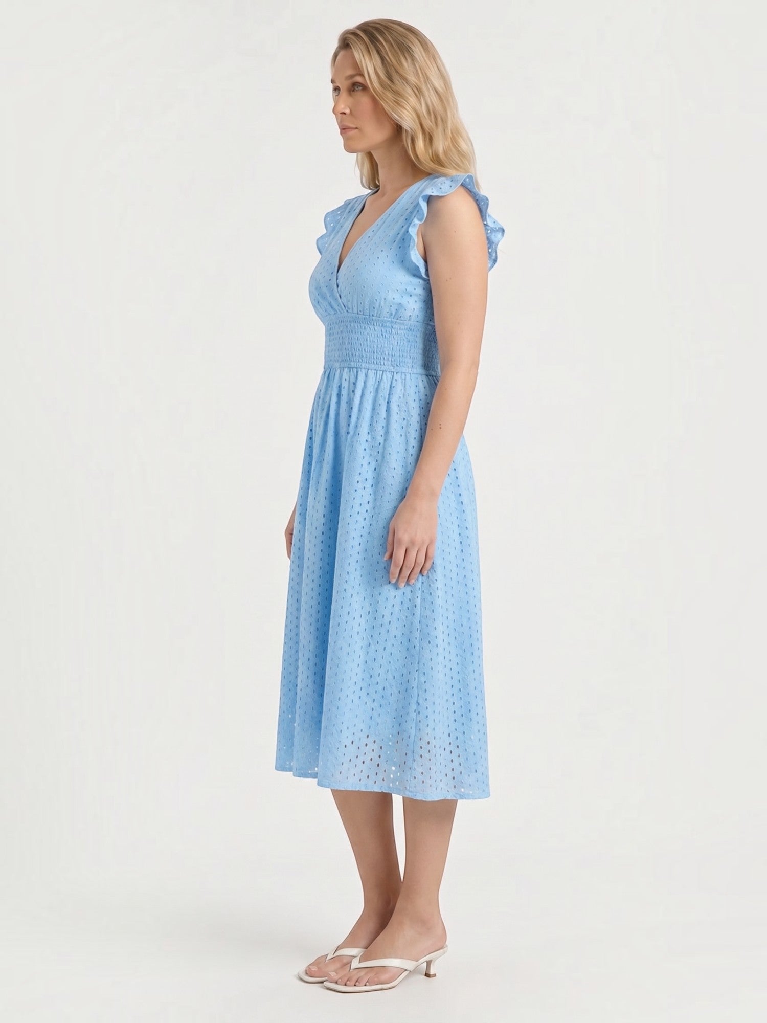 Florence Midikleid mit Lochstickerei und Rüschenträgern