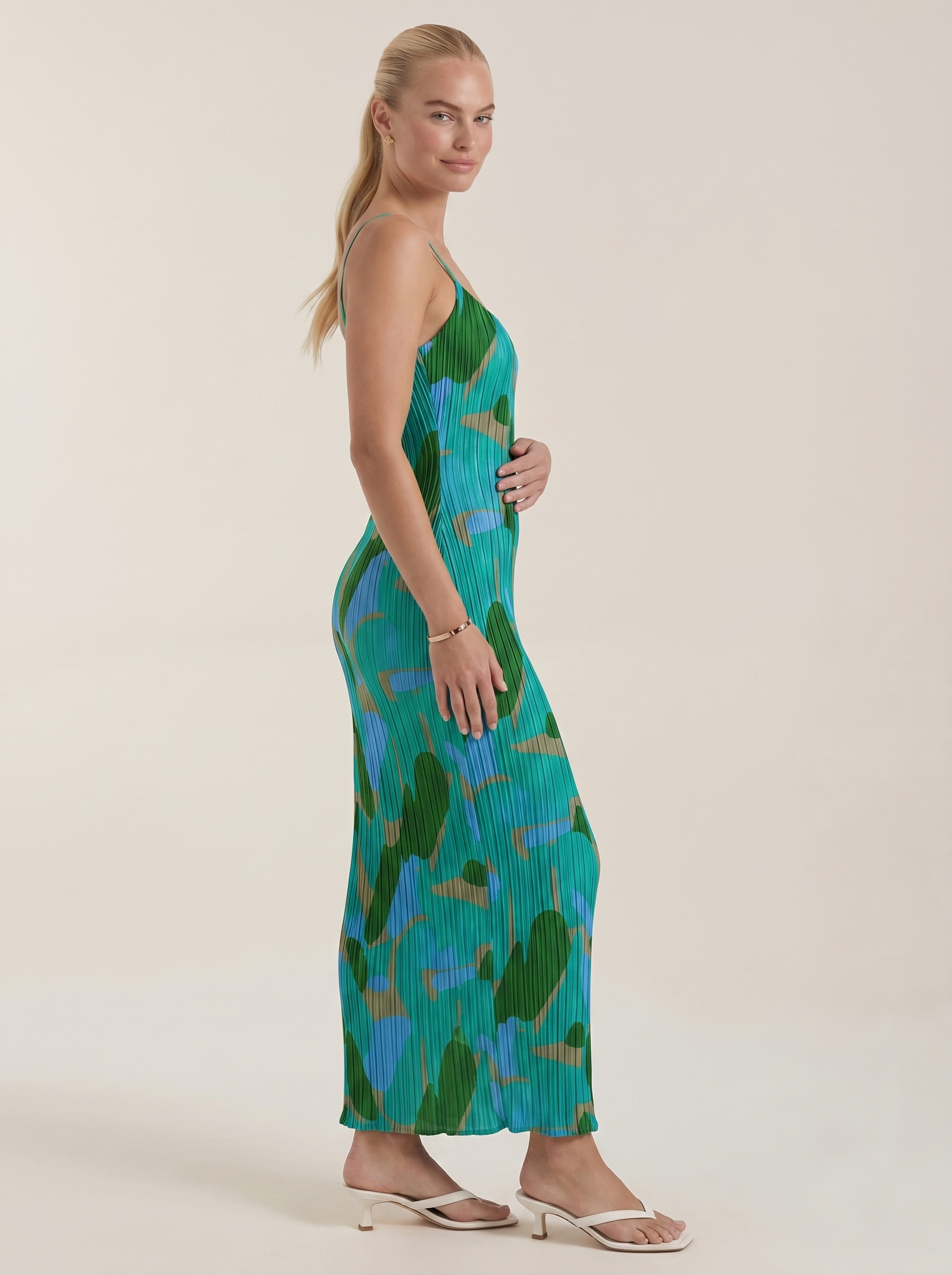 Henrietta Plissee Maxikleid mit Spaghettiträgern