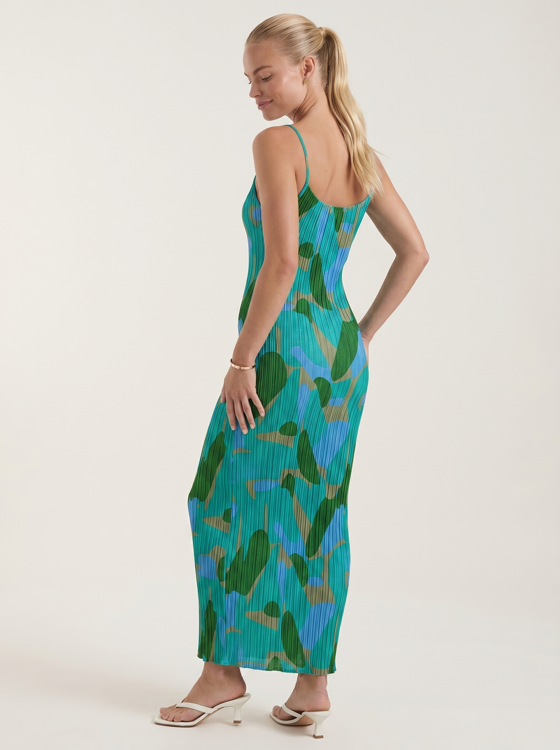 Henrietta Plissee Maxikleid mit Spaghettiträgern