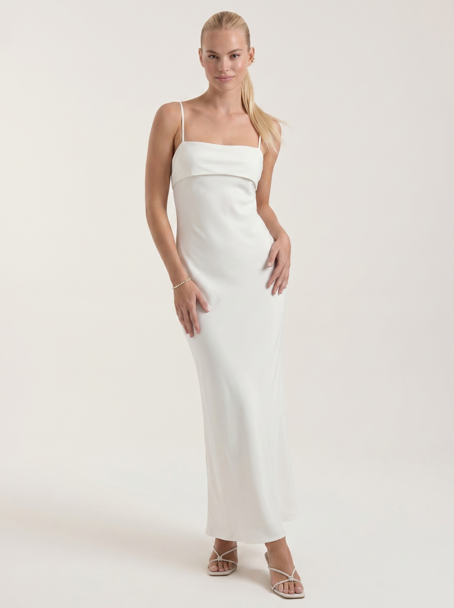 Dale Maxikleid mit Spaghettiträgern und schmaler Linie