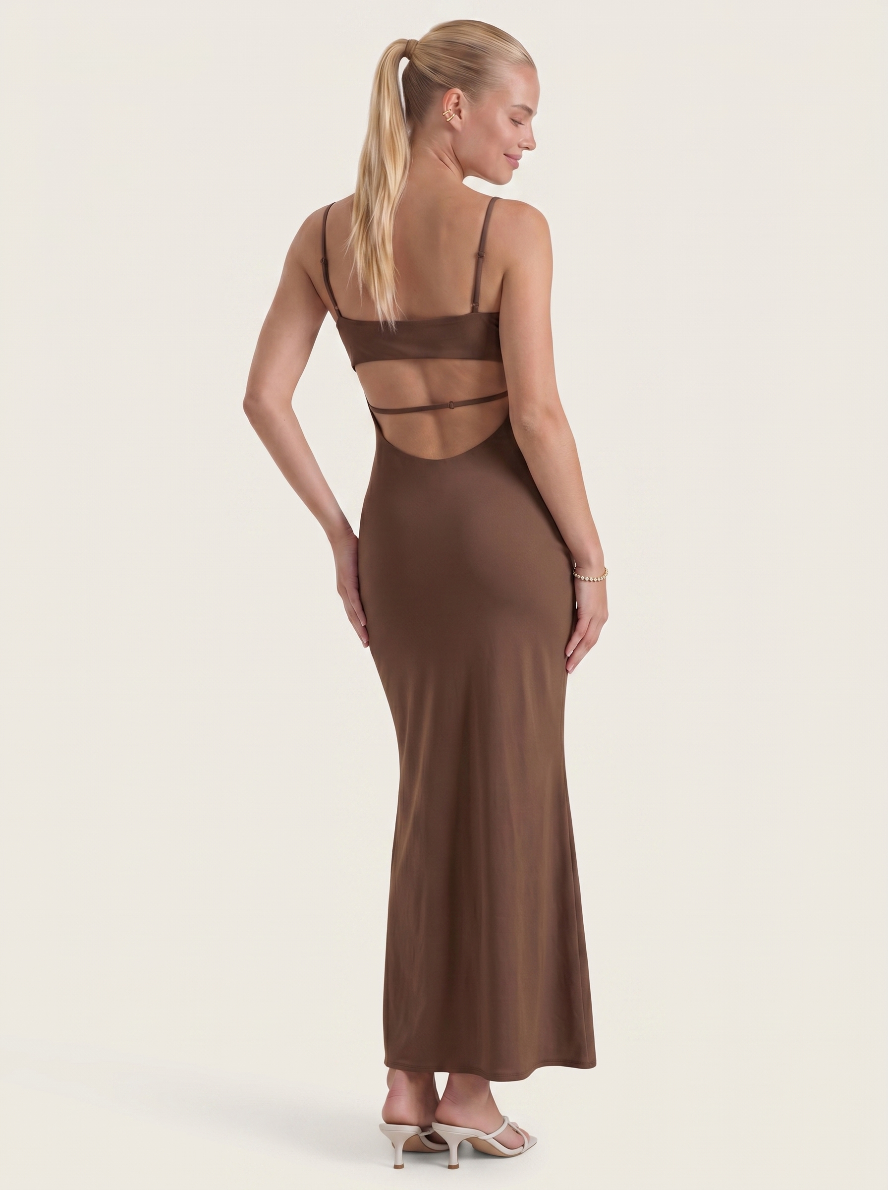 Dale Maxikleid mit Spaghettiträgern und schmaler Linie