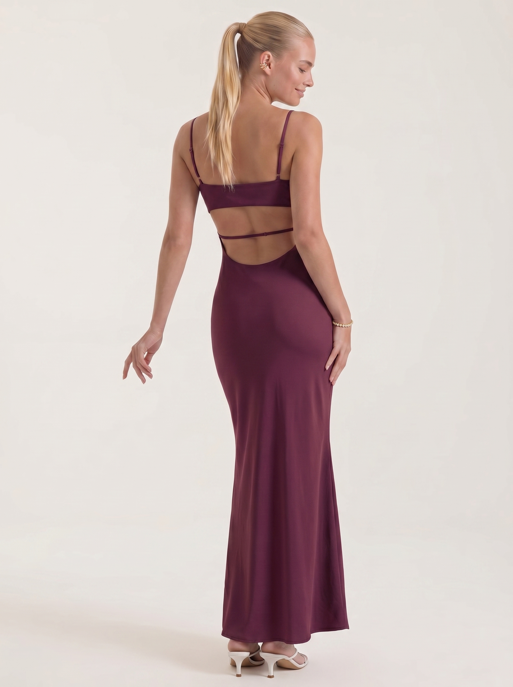 Dale Maxikleid mit Spaghettiträgern und schmaler Linie
