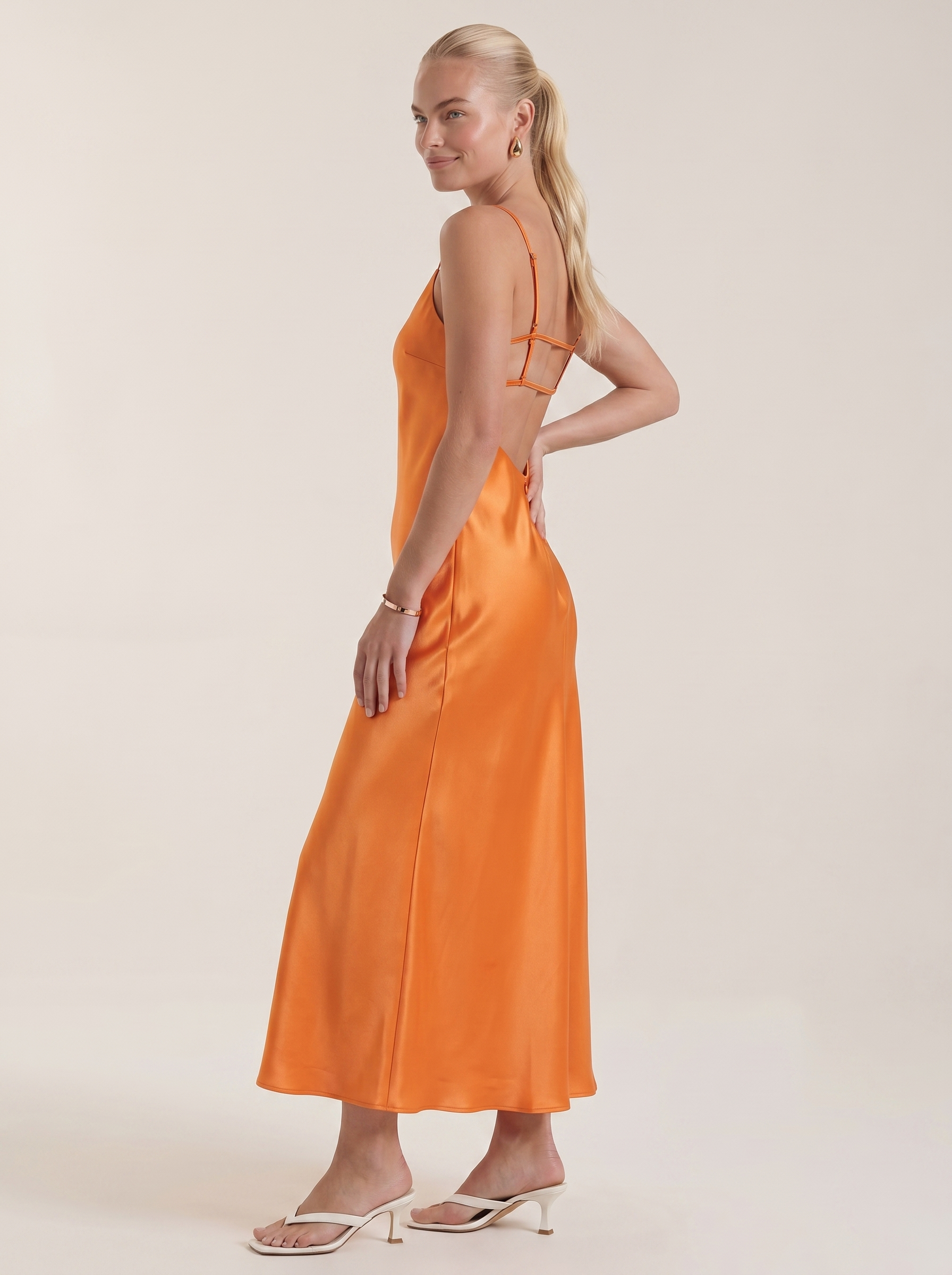 Bianca Maxikleid mit V-Ausschnitt und Spaghettiträgern