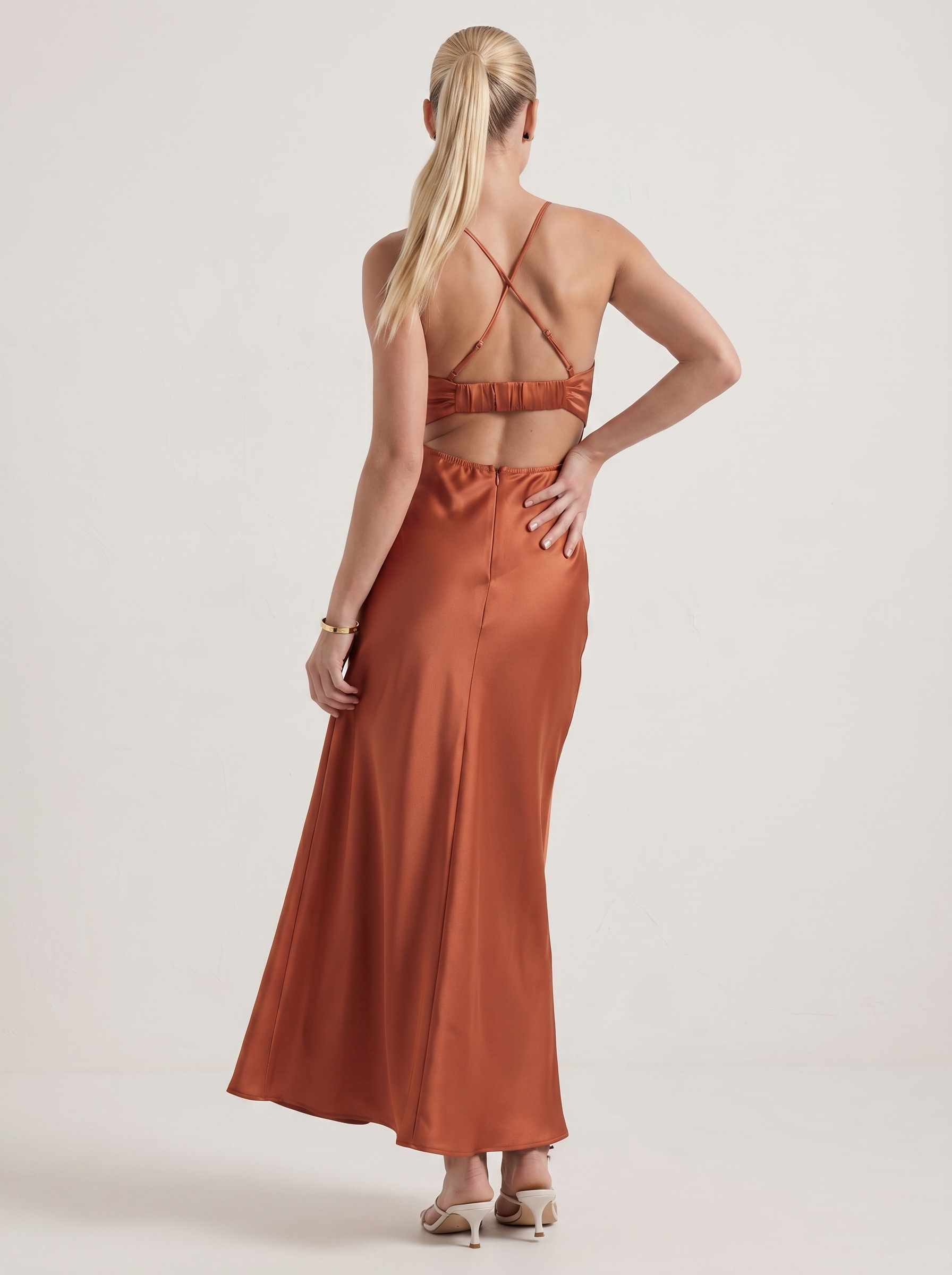 Mira Satin-Maxikleid mit Cut-Outs