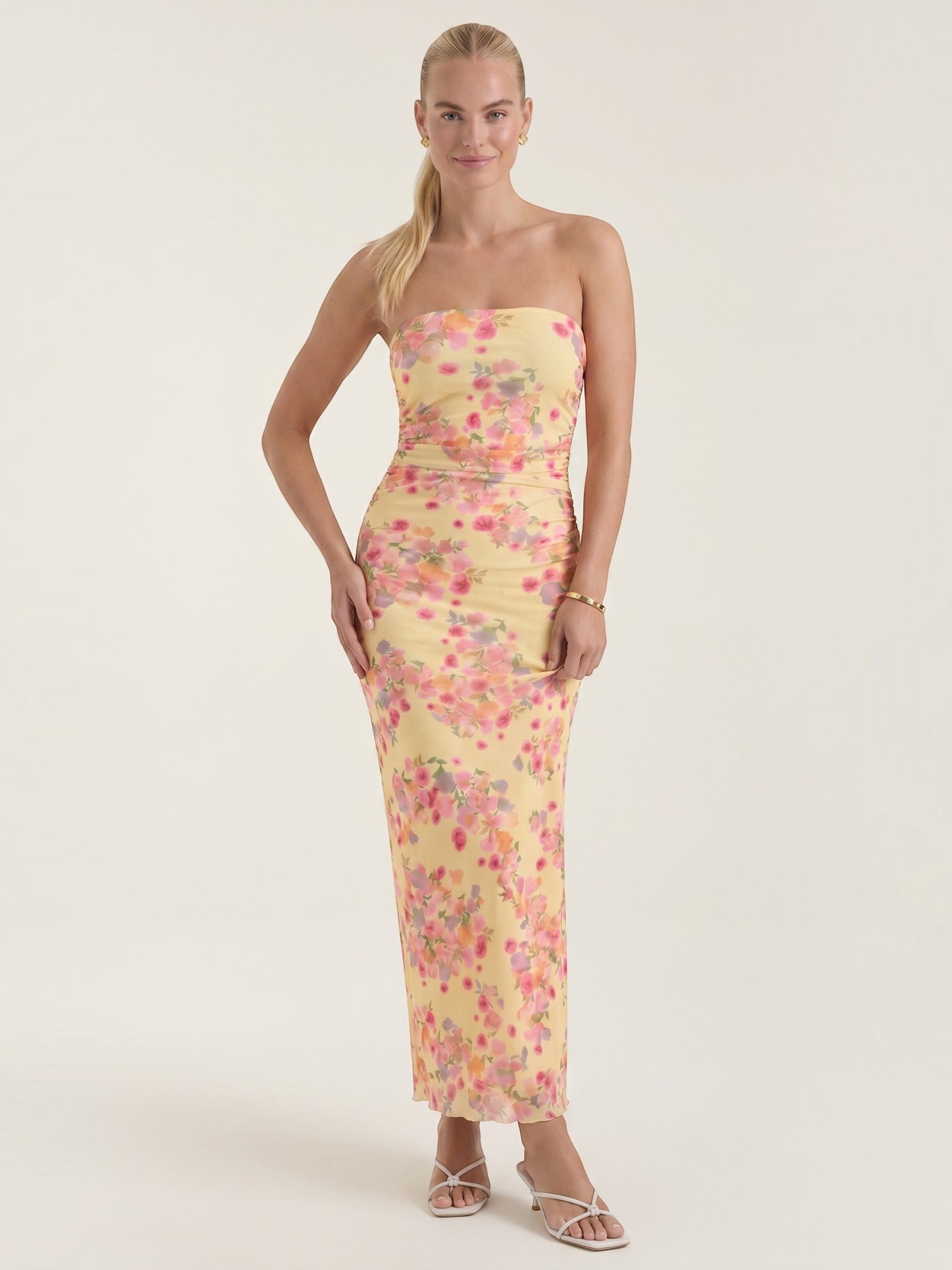 Elodie Bandeau-Maxikleid mit Raffung