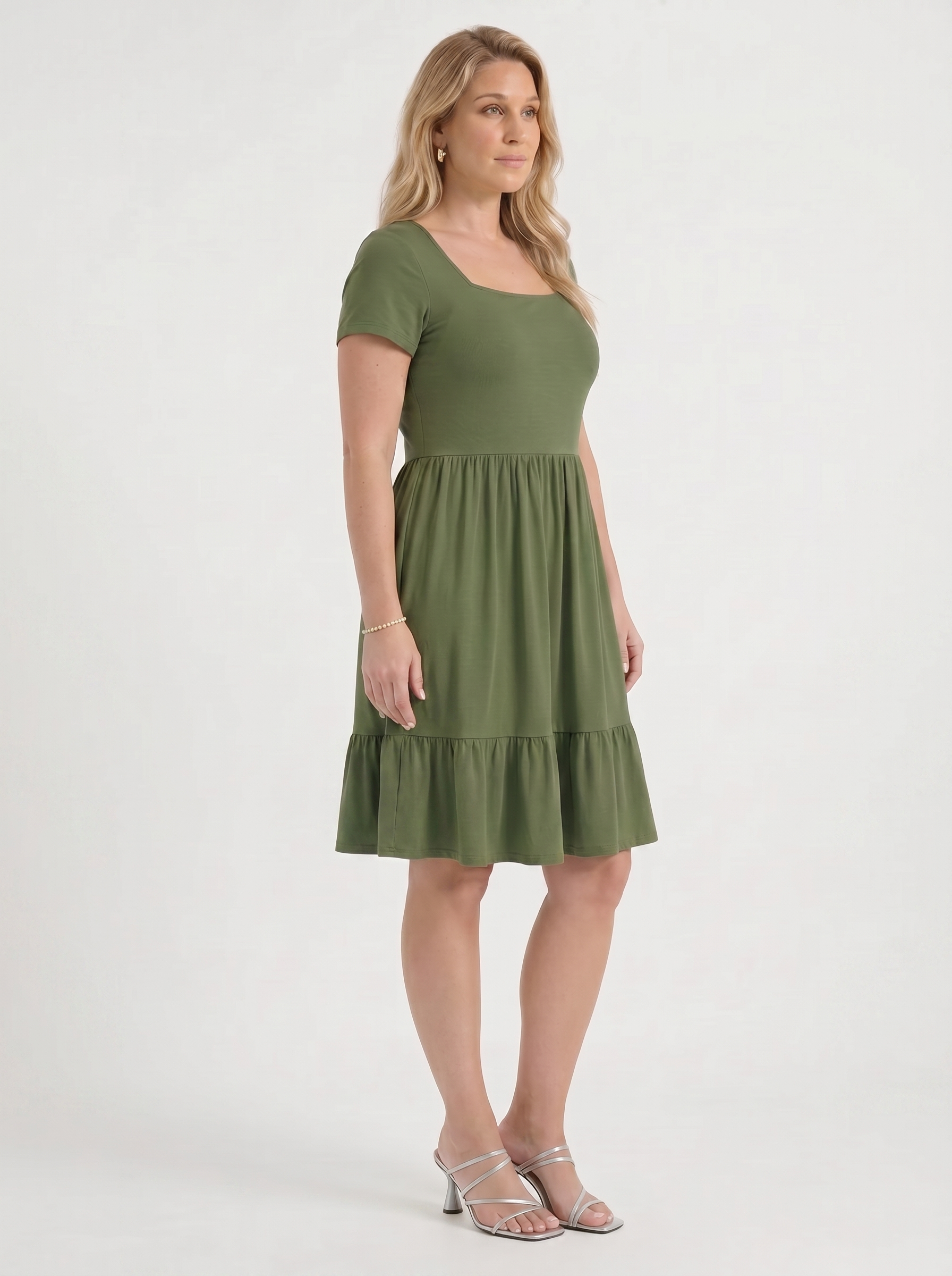 Wanda Minikleid mit Karree-Ausschnitt und Stufenrock