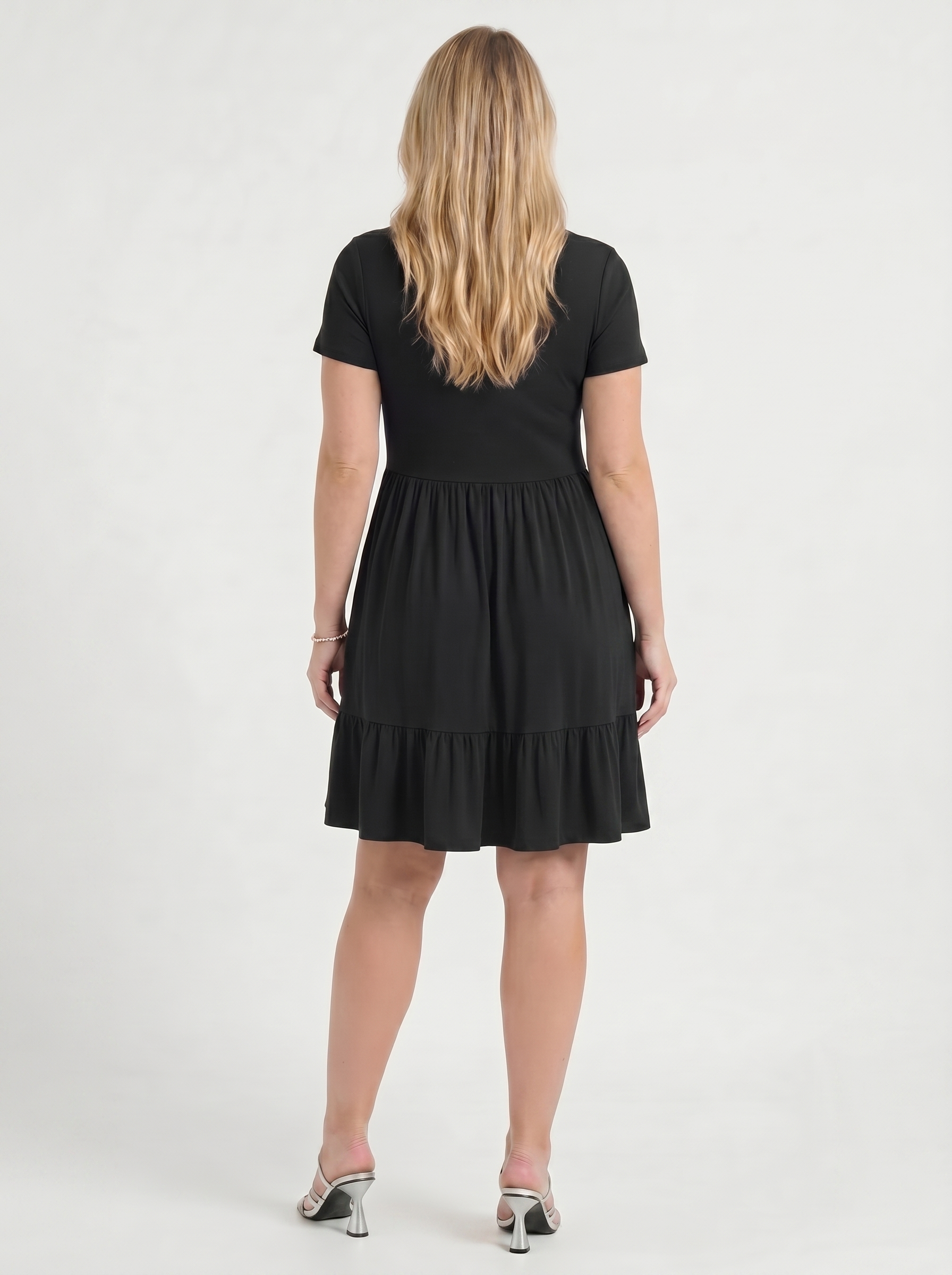 Wanda Minikleid mit Karree-Ausschnitt und Stufenrock