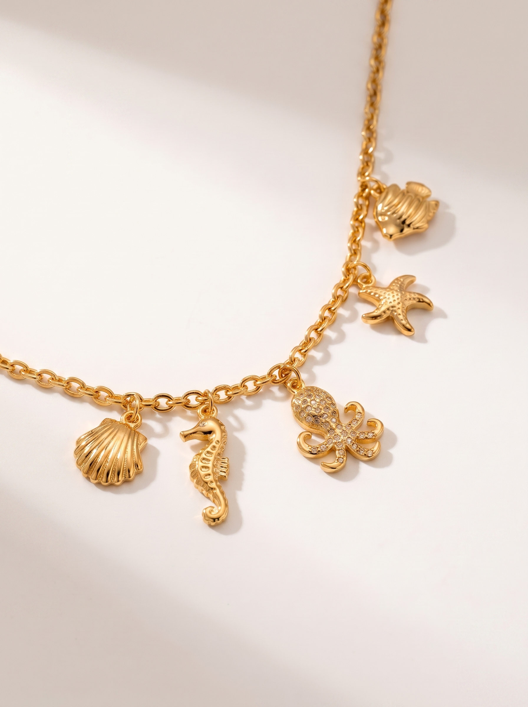 Lotte Charm-Halskette mit Meeresmotiven