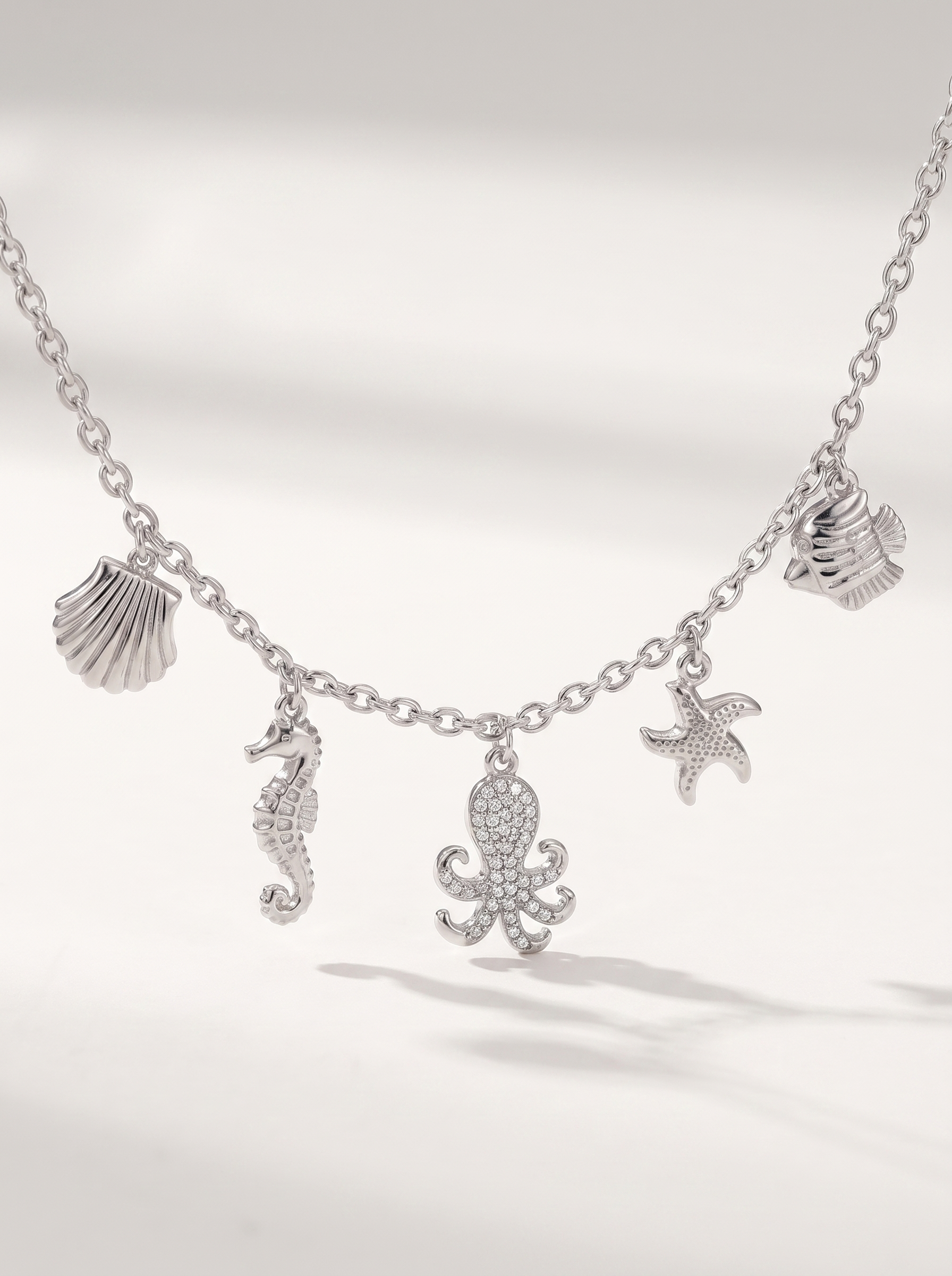 Lotte Charm-Halskette mit Meeresmotiven