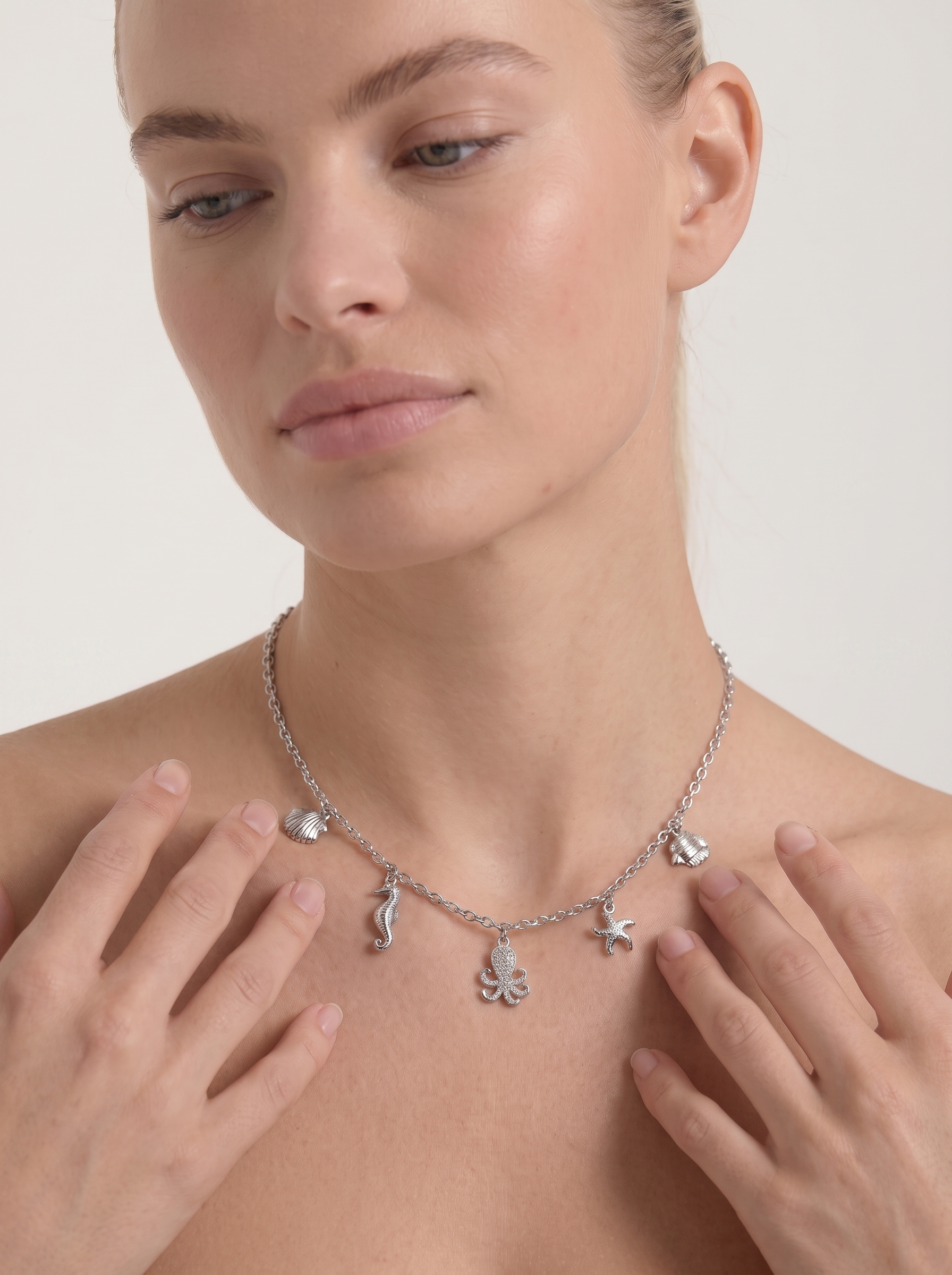 Lotte Charm-Halskette mit Meeresmotiven