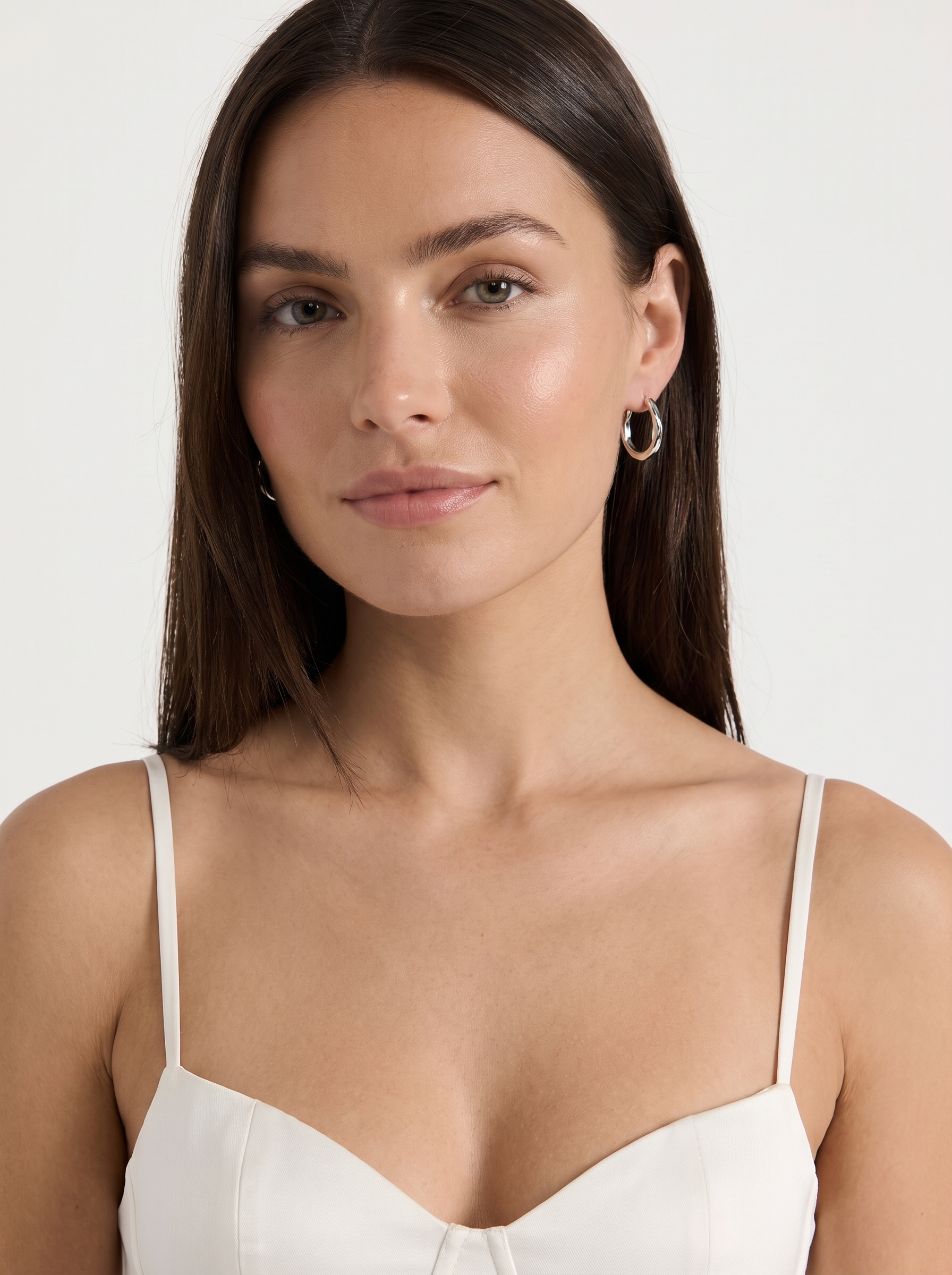 Floriane Huggie-Creolen mit Wellenform