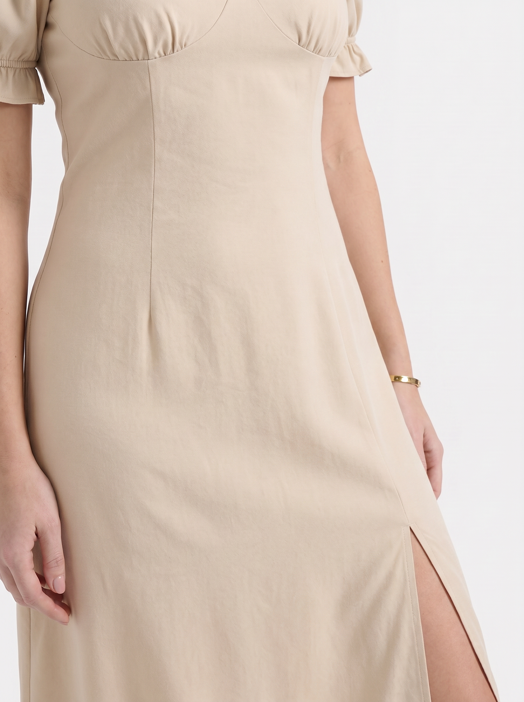 Adrienne Midikleid mit Herzausschnitt und Puffärmeln