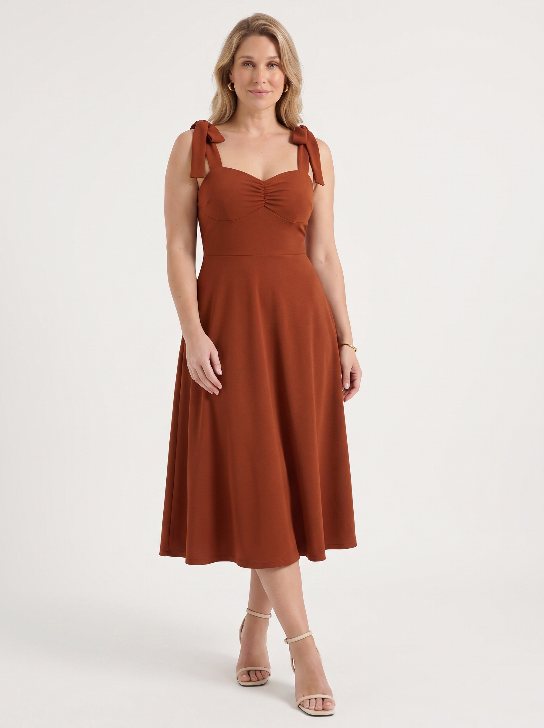 Lanie Midikleid mit Herzausschnitt und Bindeträgern