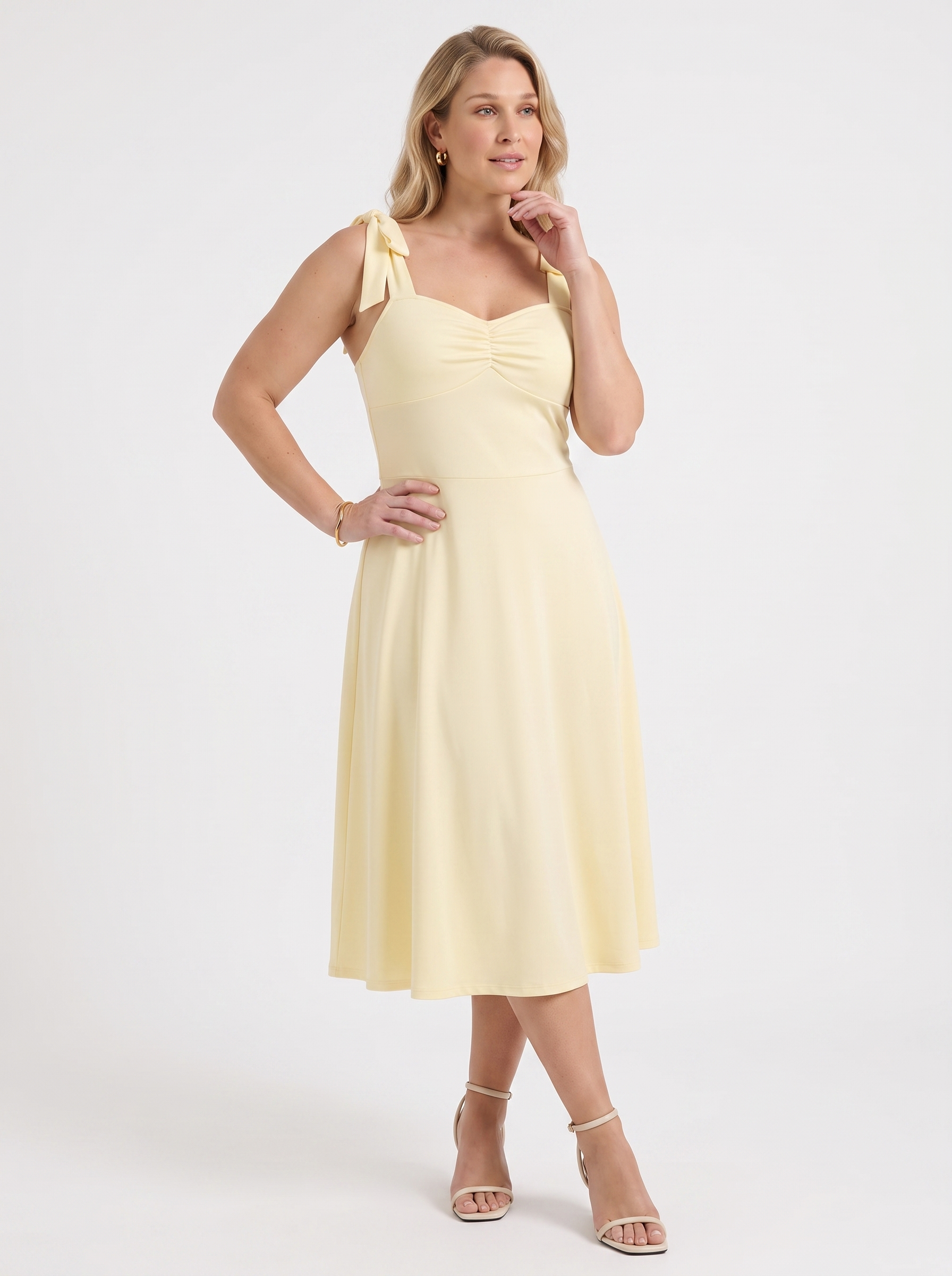 Lanie Midikleid mit Herzausschnitt und Bindeträgern
