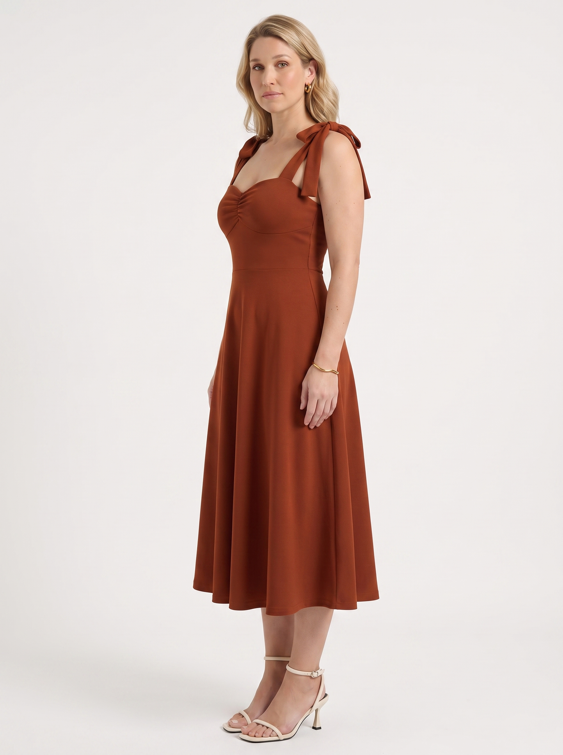 Lanie Midikleid mit Herzausschnitt und Bindeträgern